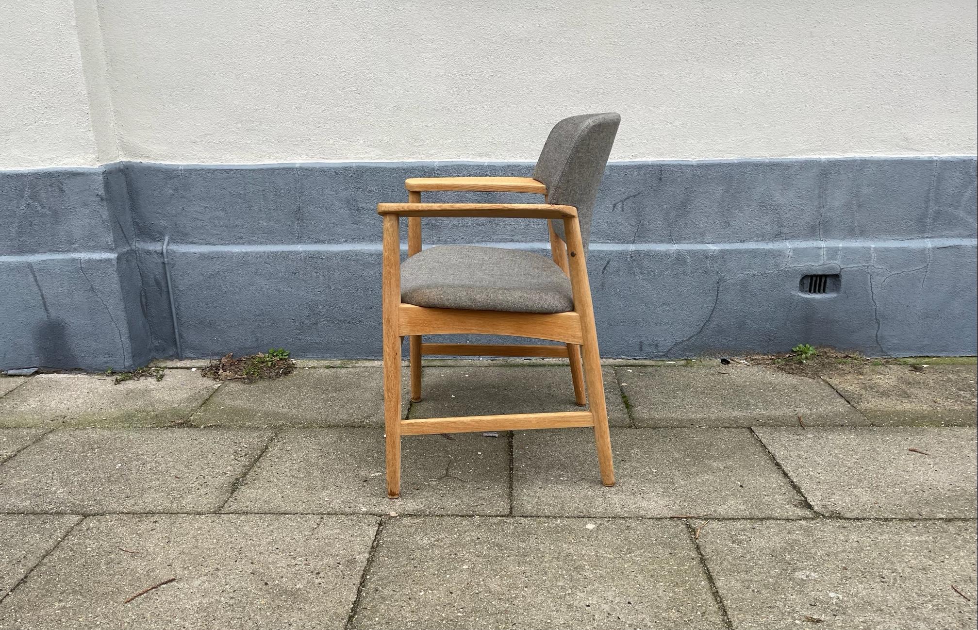 Mid-Century Modern Armchair in Oak by Aksel Bender Madsen for Fritz Hansen, 1960s For Sale