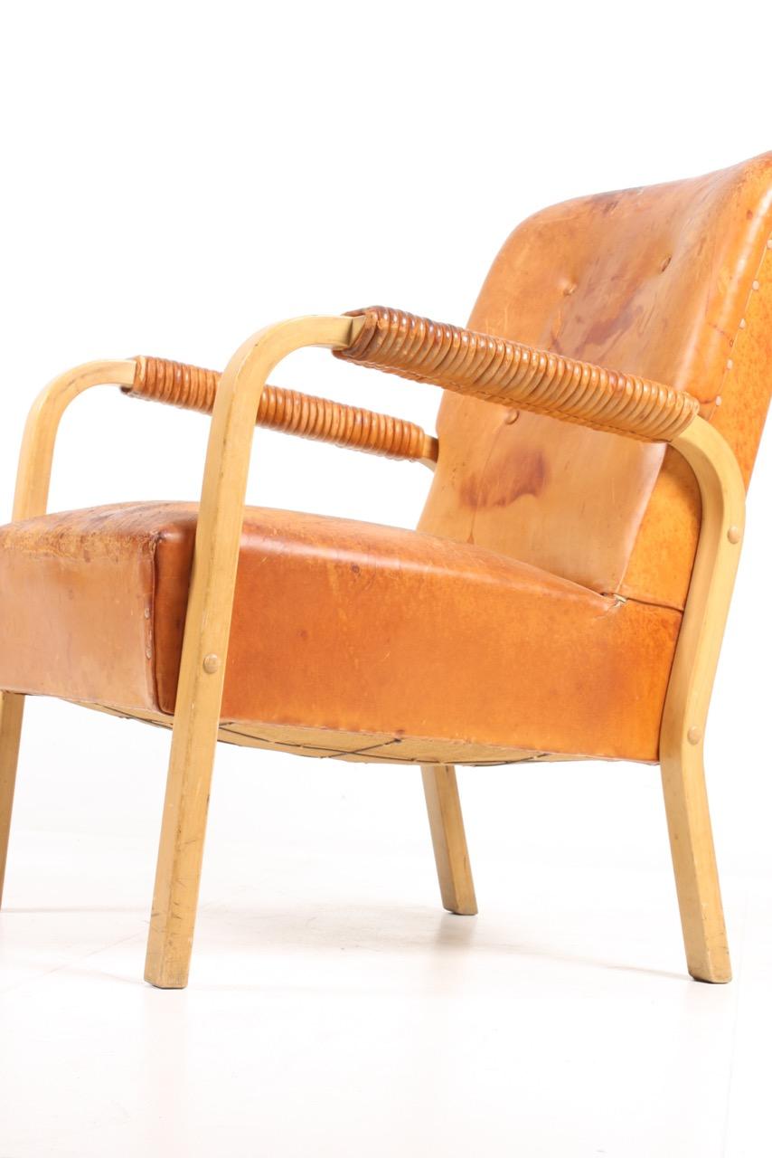 Armchair in Patinated Leather by Alvar Aalto, 1950s In Fair Condition In Lejre, DK