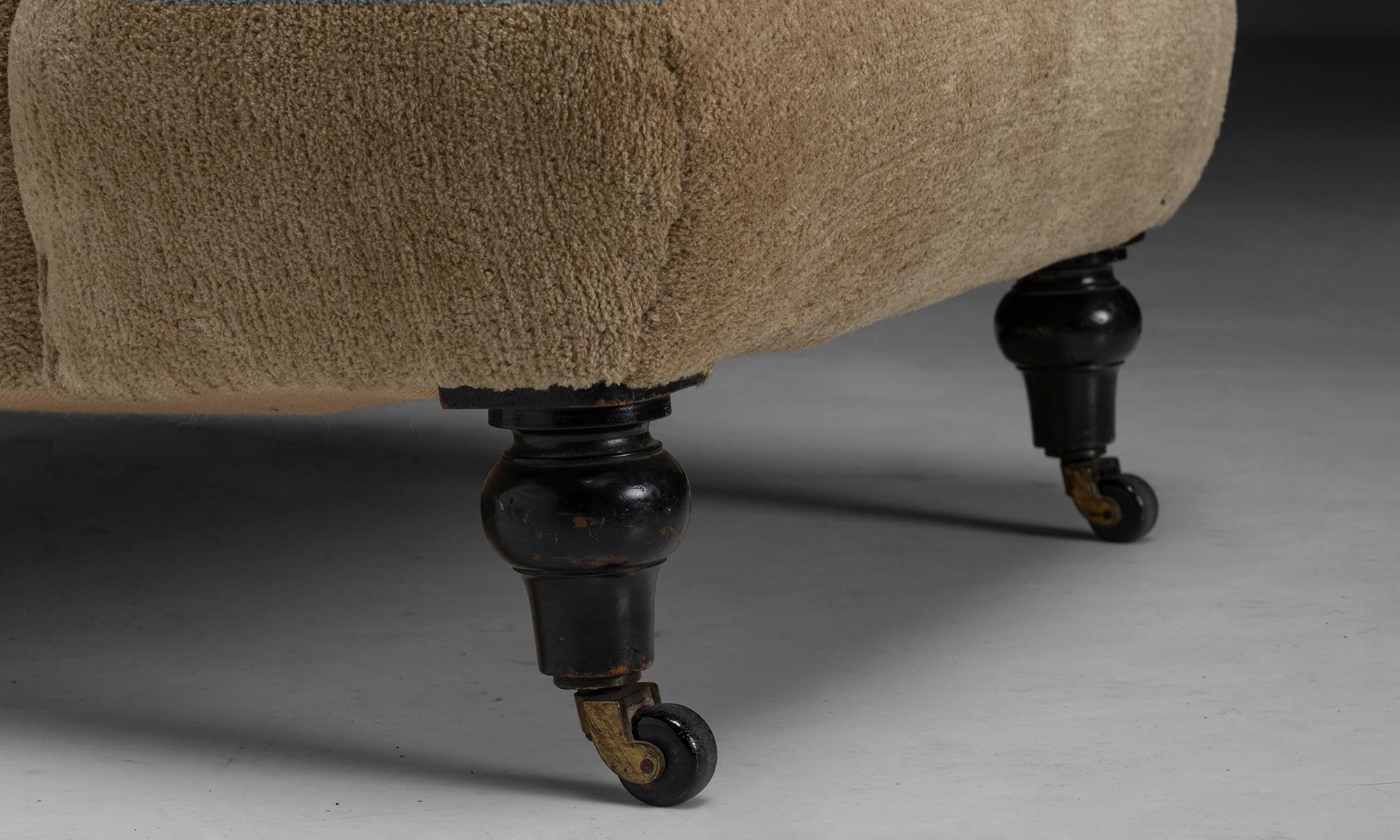 Armchair in Pierre Frey Chenille England, 1890 im Zustand „Gut“ im Angebot in Culver City, CA