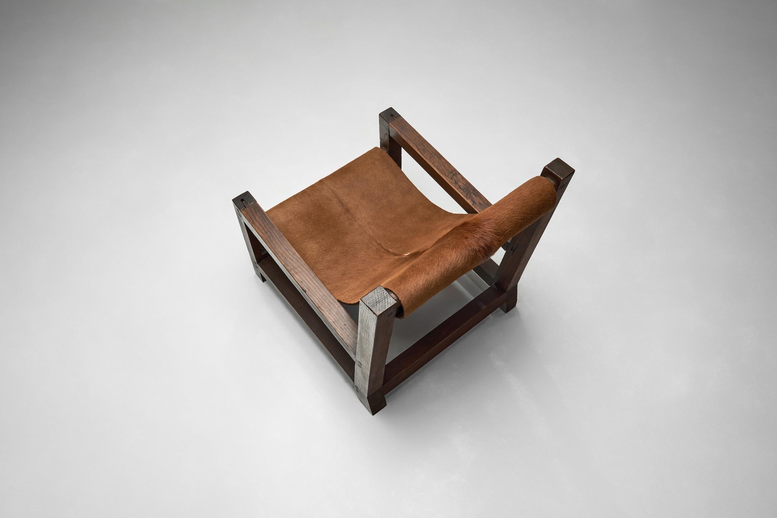 Cuir de vache Fauteuil en pin avec assise en peau de vache, Europe 1950s en vente