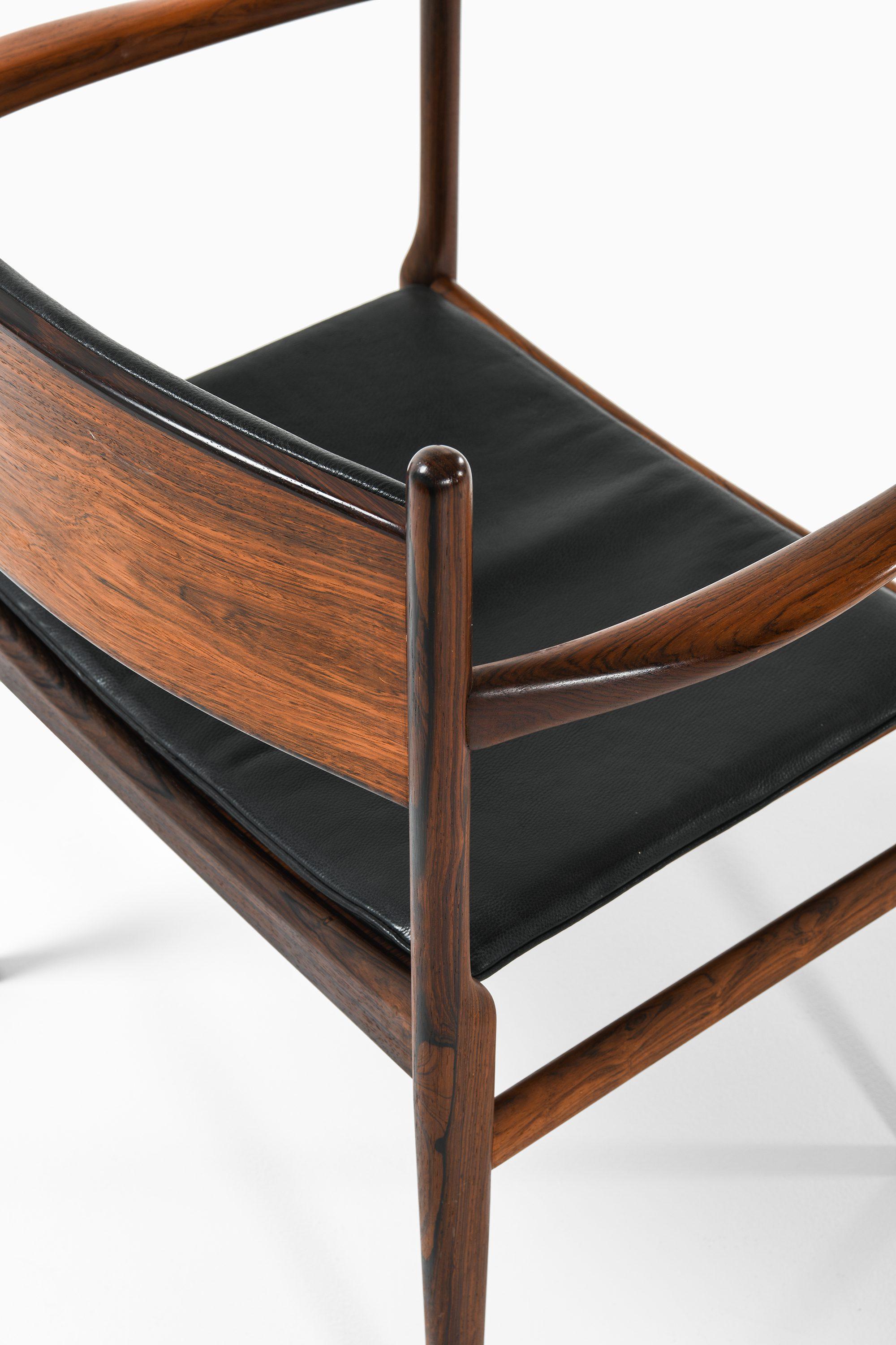 Armchair in Rosewood and Black Leather by Kai Lyngfeldt Larsen, 1960's In Good Condition For Sale In Limhamn, Skåne län