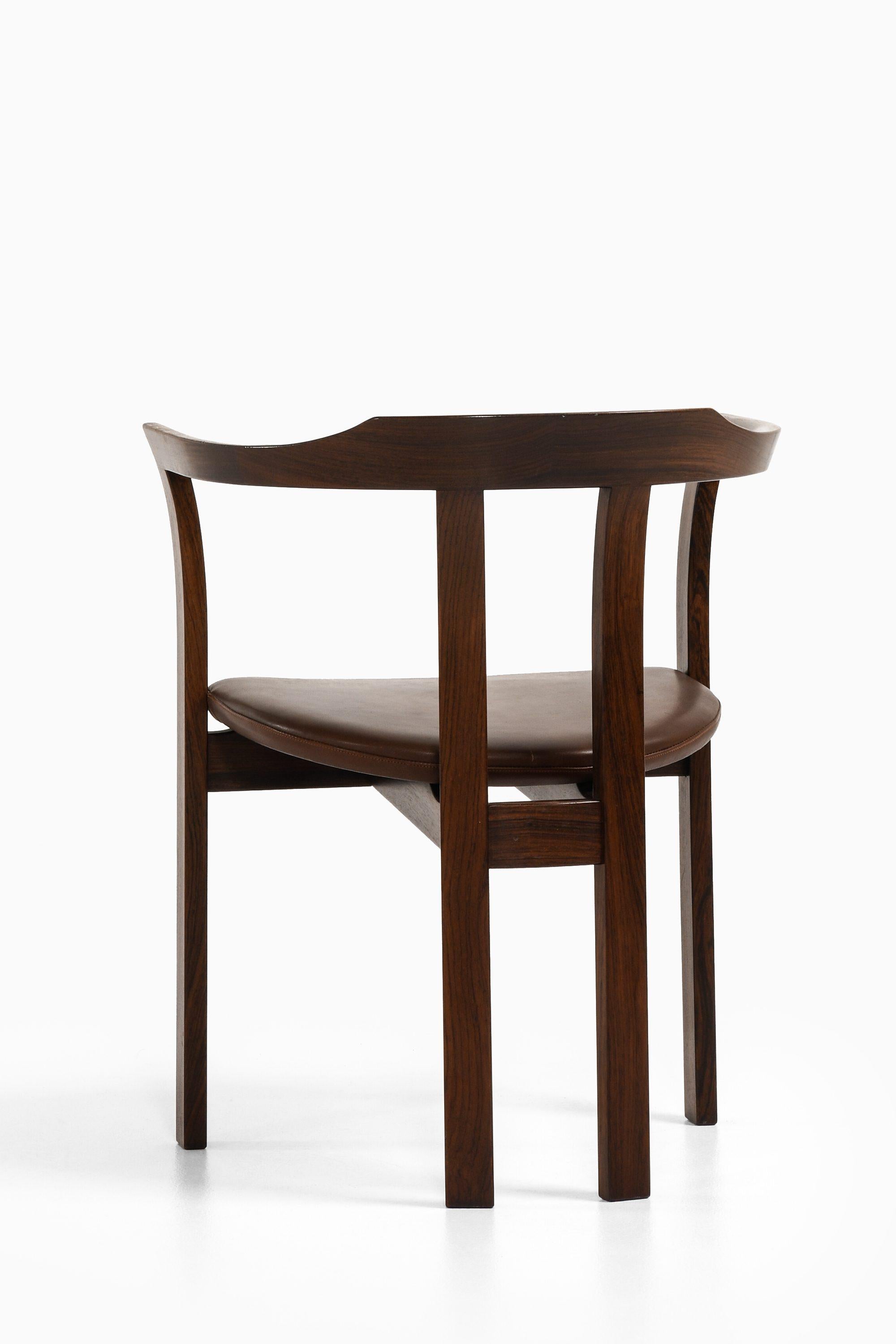 Mid-Century moderno Poltrona in palissandro e pelle marrone originale di Hans Olsen, anni '60 in vendita
