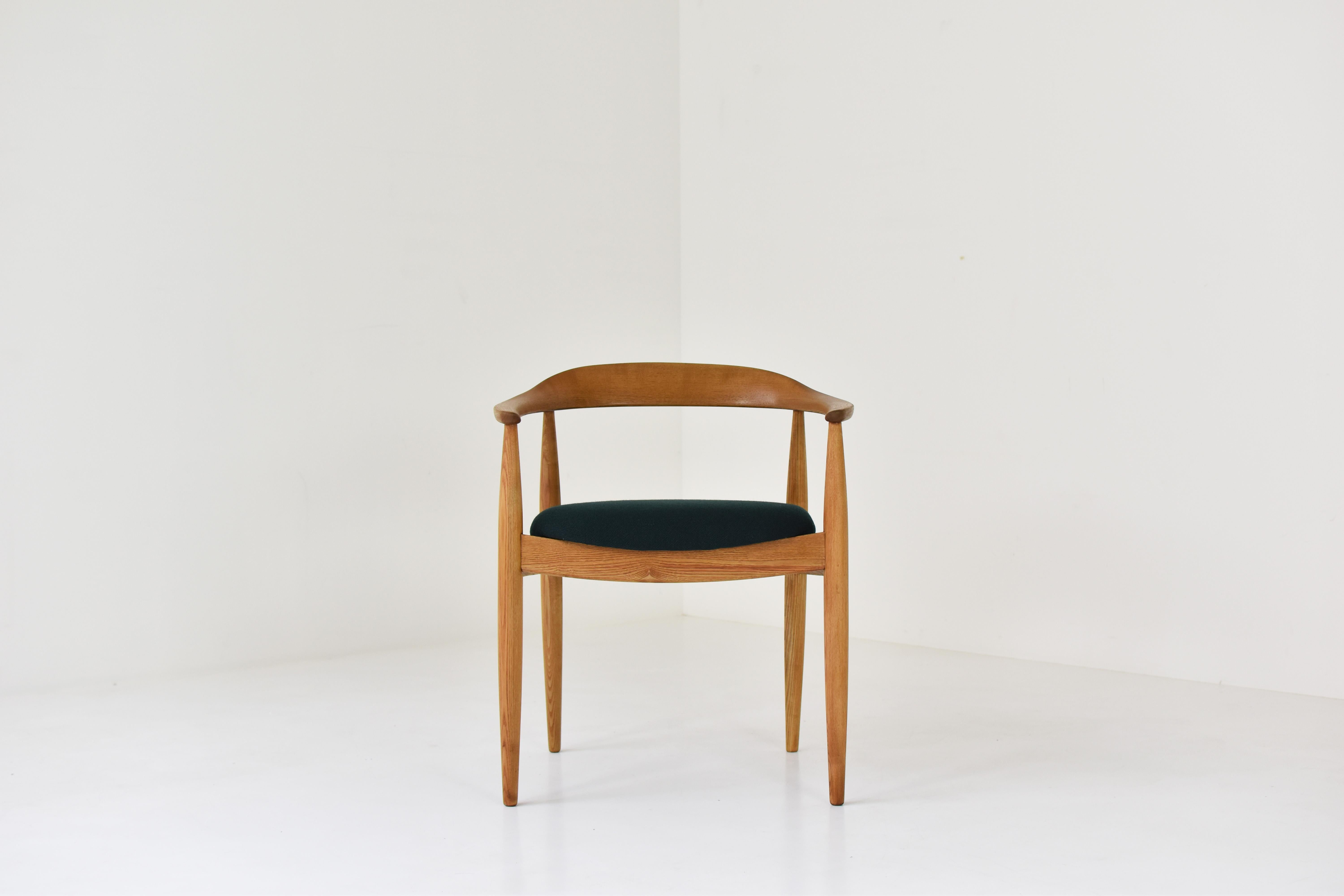 Scandinavian Modern Armchair in Solid Oak by Illum Wikkelsø for Niels Eilersen, Denmark 1950s