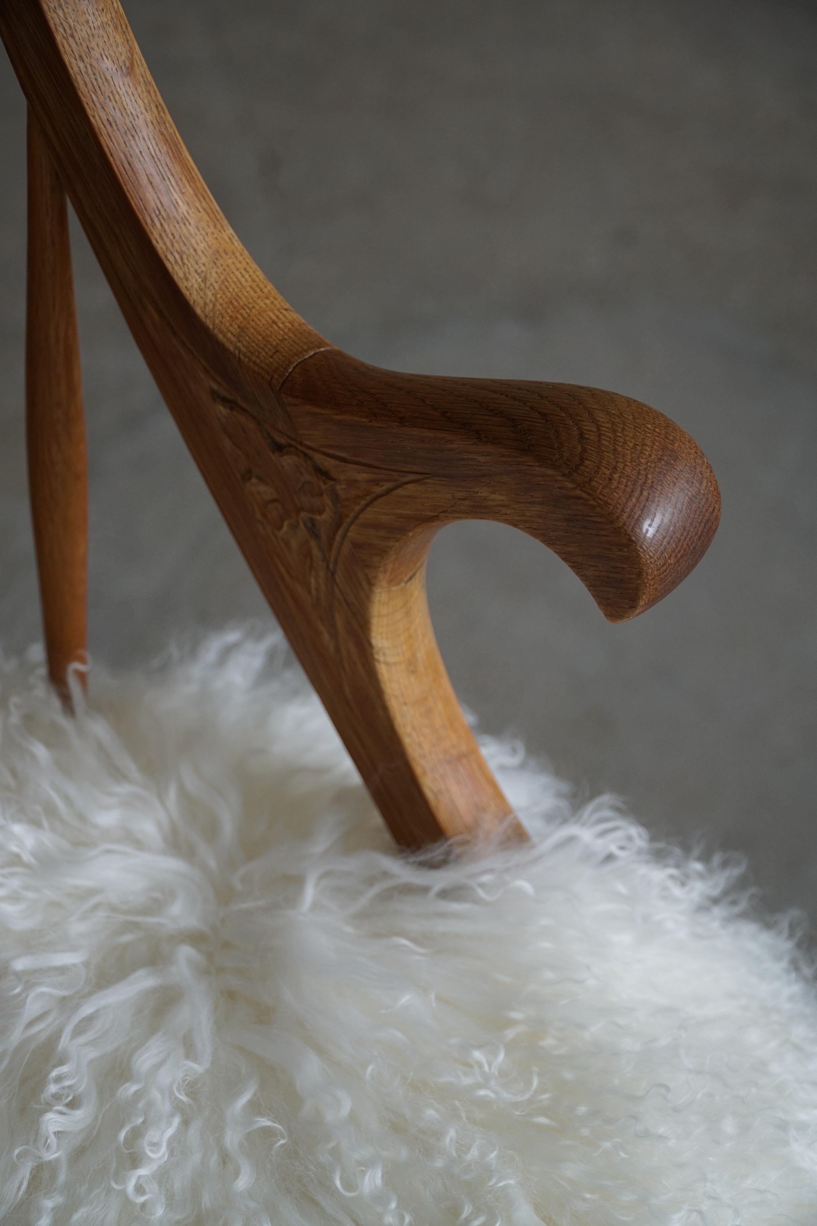 Fauteuil en Oak Oak massif, retapissé en laine d'agneau, milieu du siècle danois, années 1950 en vente 3