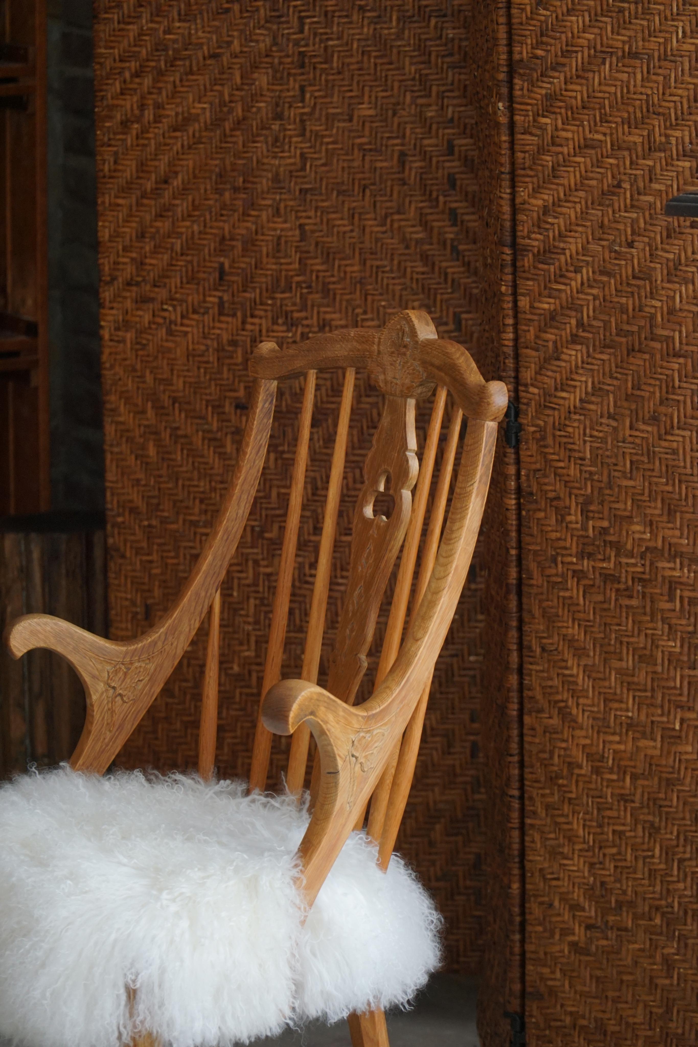 Fauteuil en Oak Oak massif, retapissé en laine d'agneau, milieu du siècle danois, années 1950 Bon état - En vente à Odense, DK