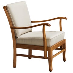 Fauteuil en bois massif et coussins neutres