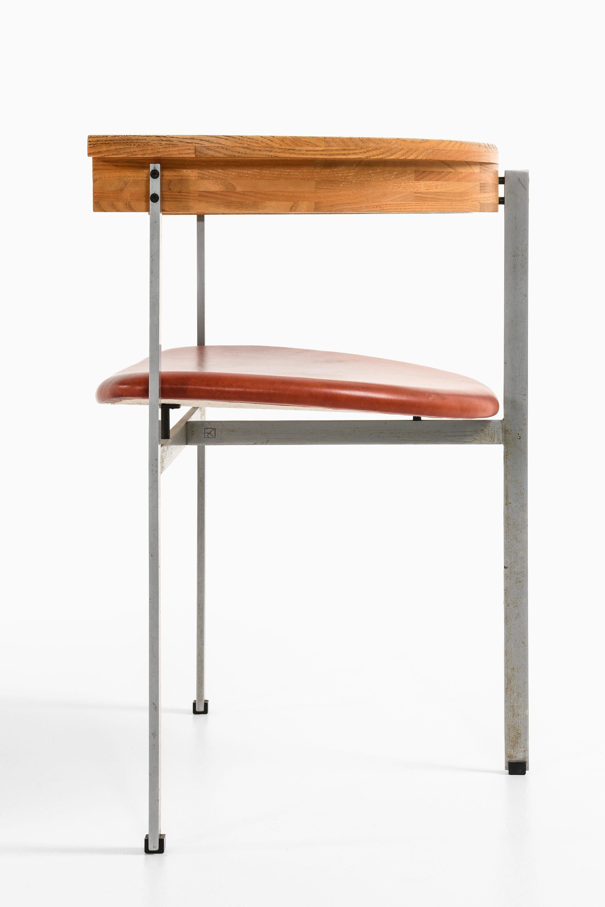 Sillón de acero, fresno y cuero original de Poul Kjærholm, años 50 Dan�és en venta