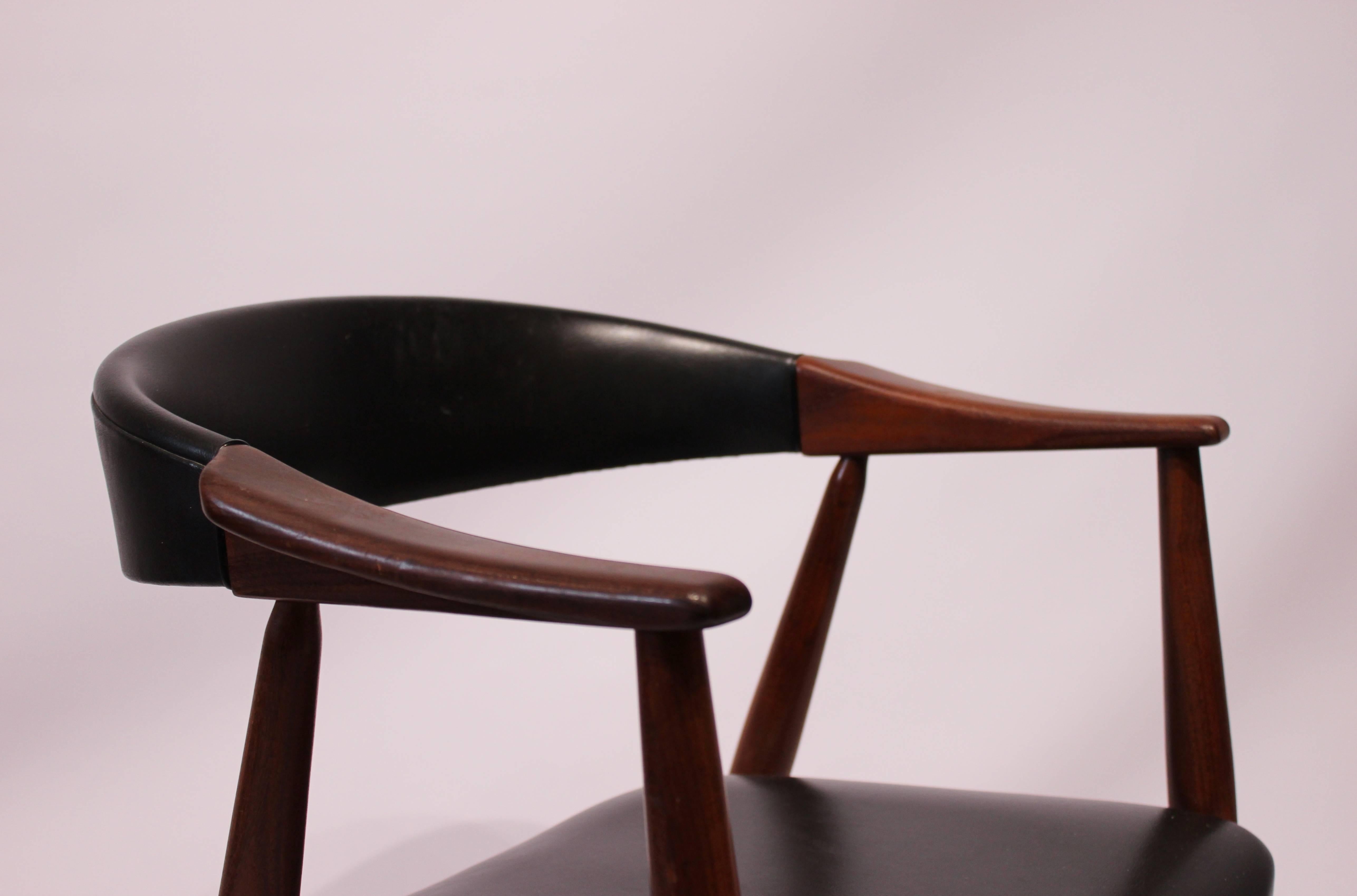 Scandinavian Modern Armchair in Teak and Black Classic Leather of Danish Design from the 1960s
