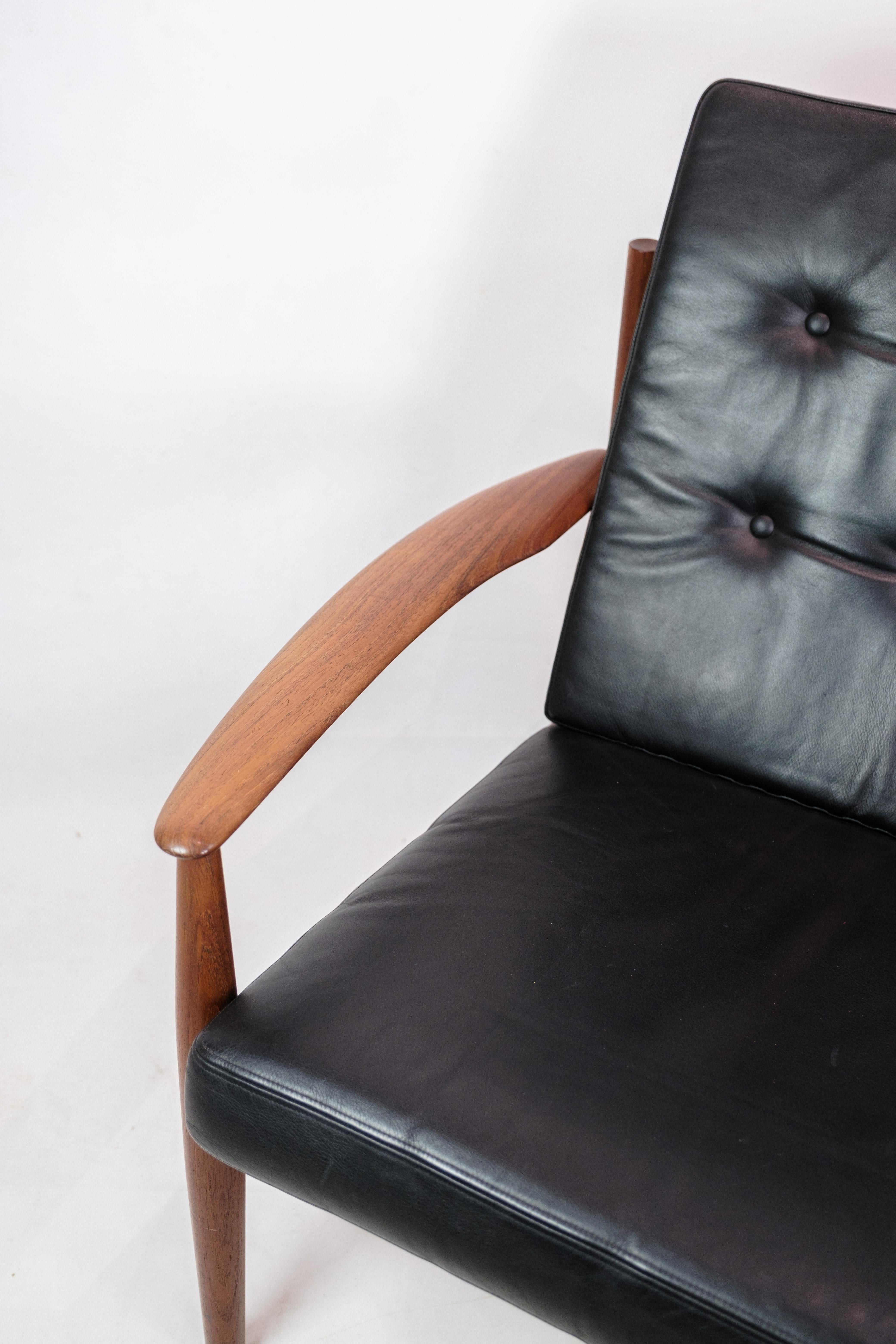 Armchair In Teak and black leather, Model 118 Designed By Grete Jalk From 1960s For Sale 3