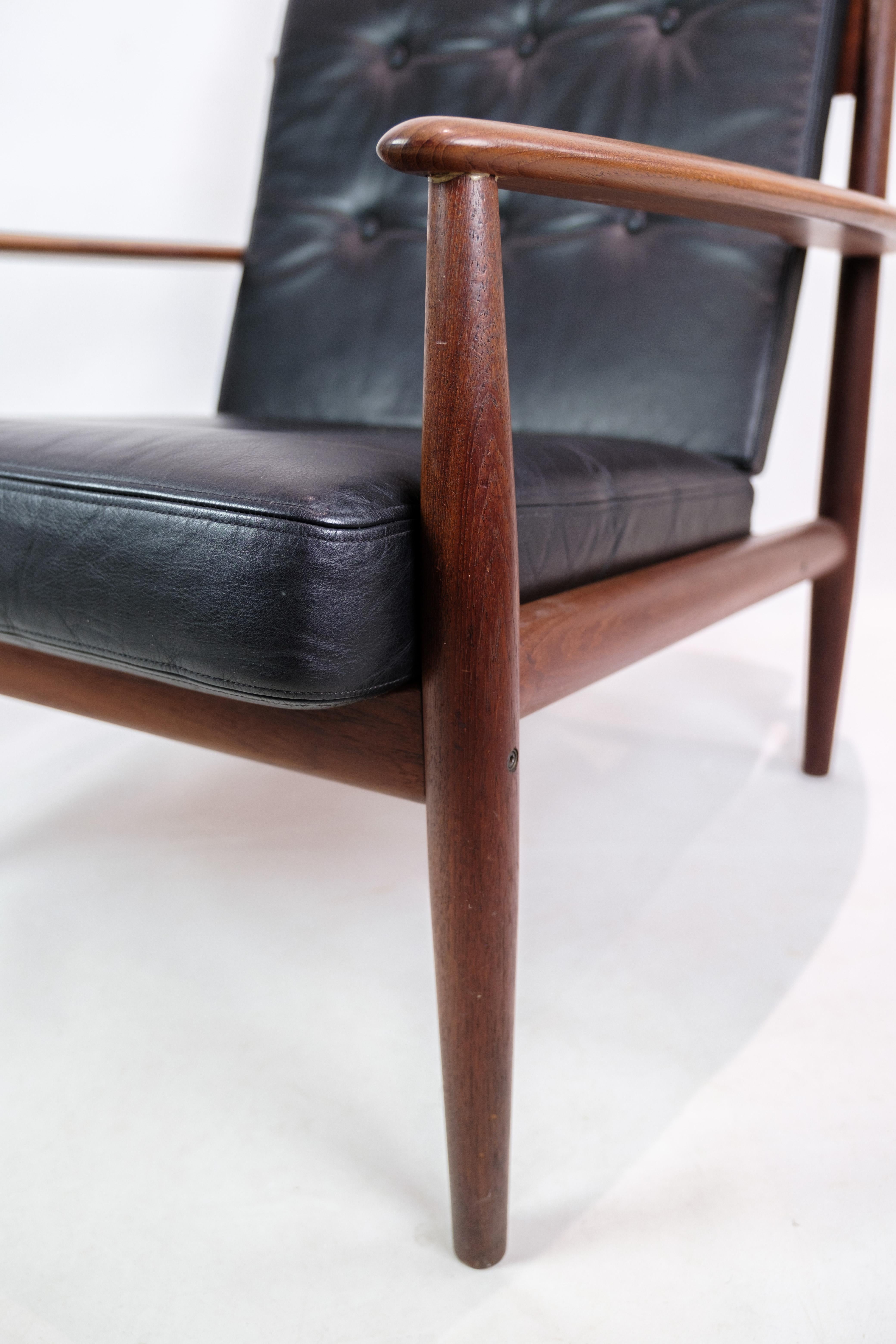 Armchair In Teak and black leather, Model 118 Designed By Grete Jalk From 1960s For Sale 4