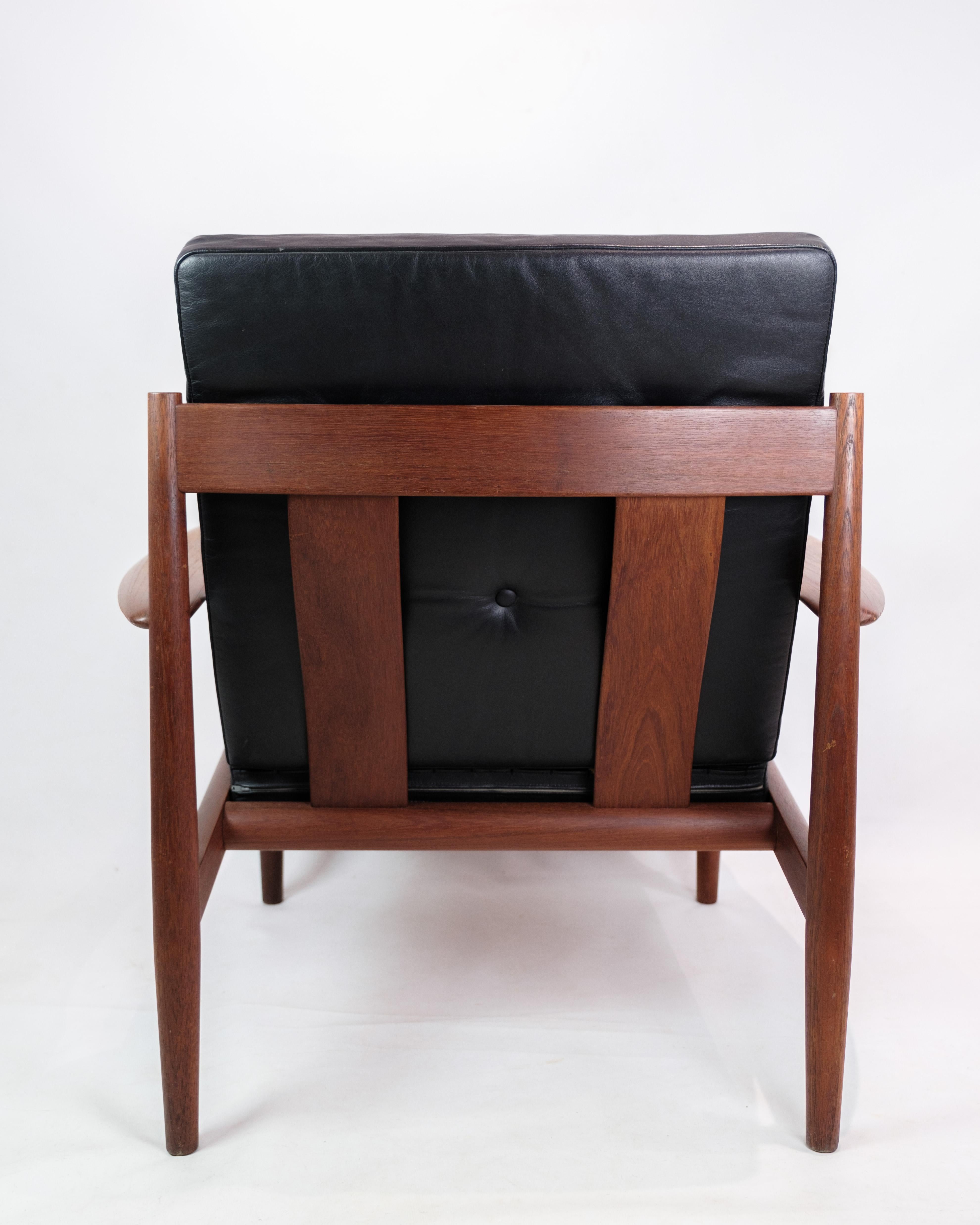 Mid-Century Modern Armchair In Teak and black leather, Model 118 Designed By Grete Jalk From 1960s For Sale