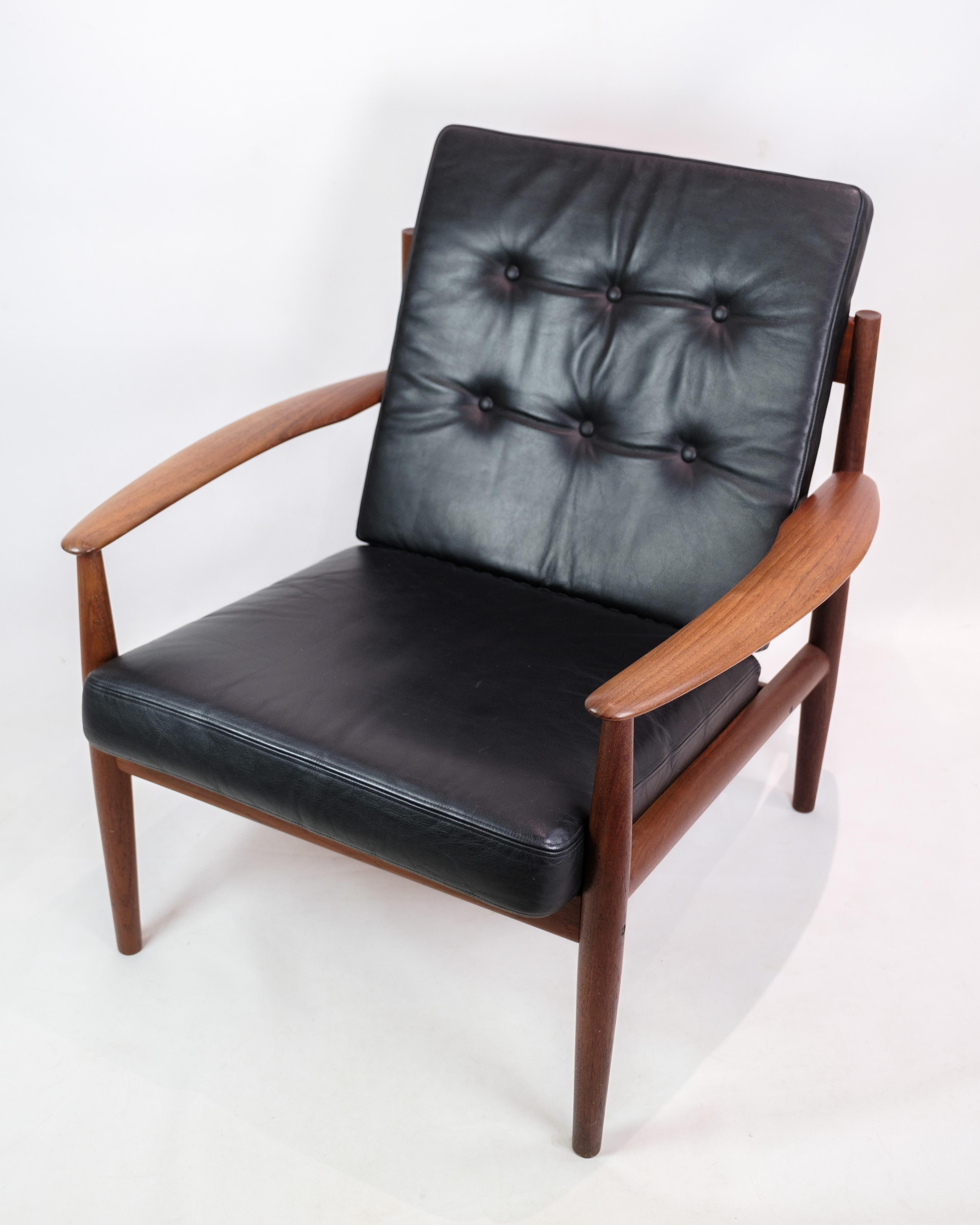 Armchair In Teak and black leather, Model 118 Designed By Grete Jalk From 1960s For Sale 2