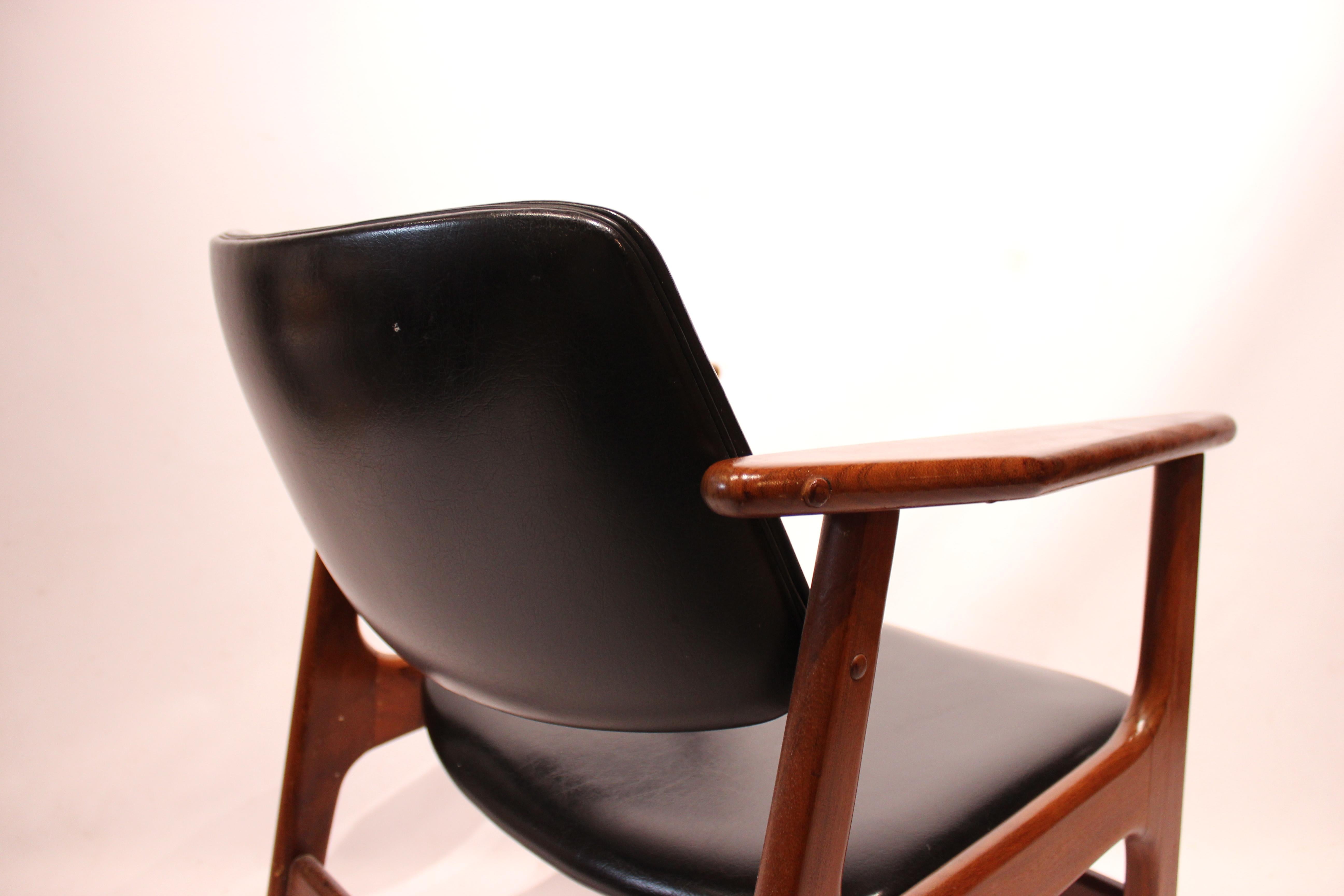 Mid-20th Century Armchair in Teak and Black Leather of Danish Design from the 1960s
