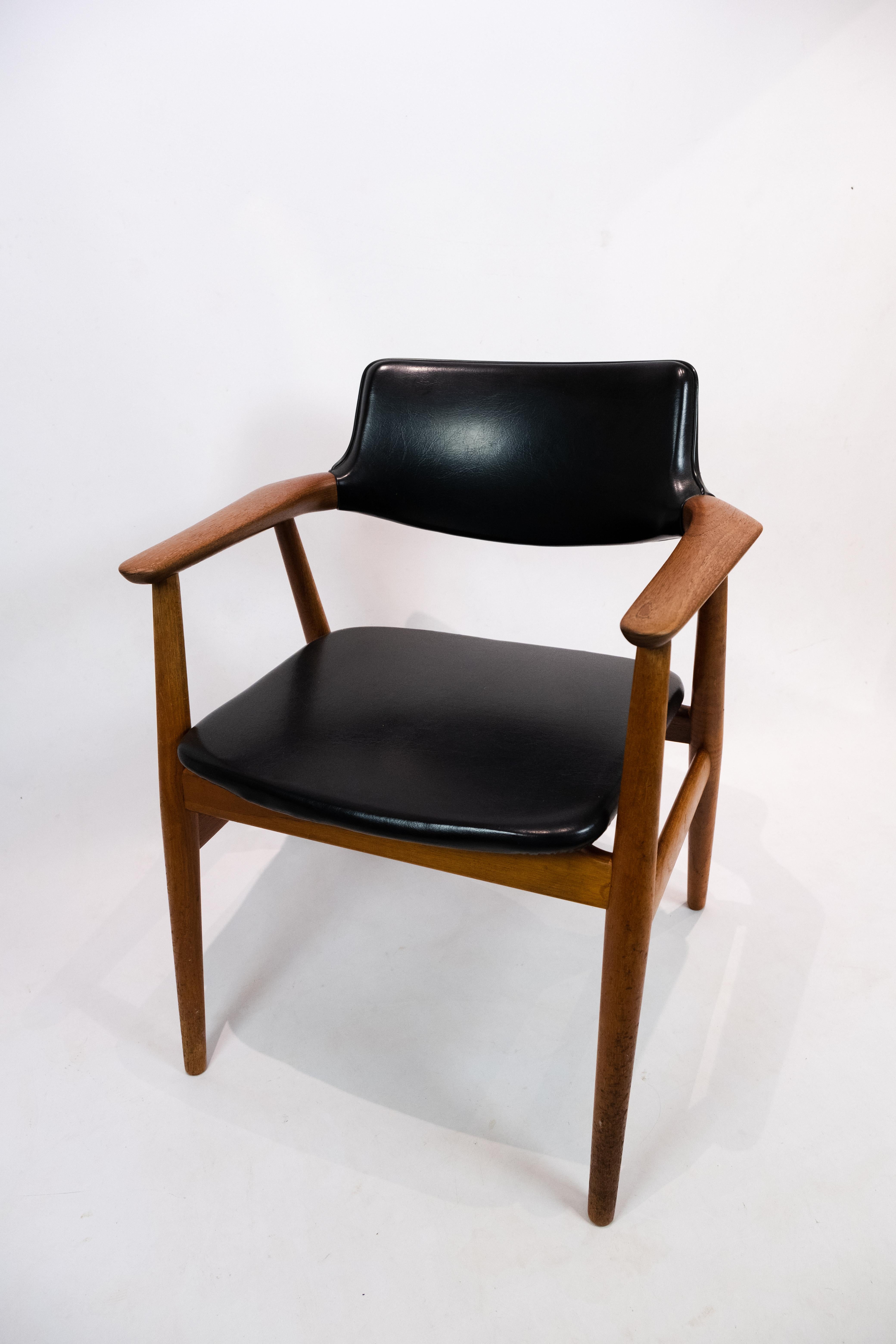 Armchair in teak and black leather designed by Erik Kirkegaard and manufactured by Glostrup Furniture Factory in the 1960s. The chair is in great vintage condition.