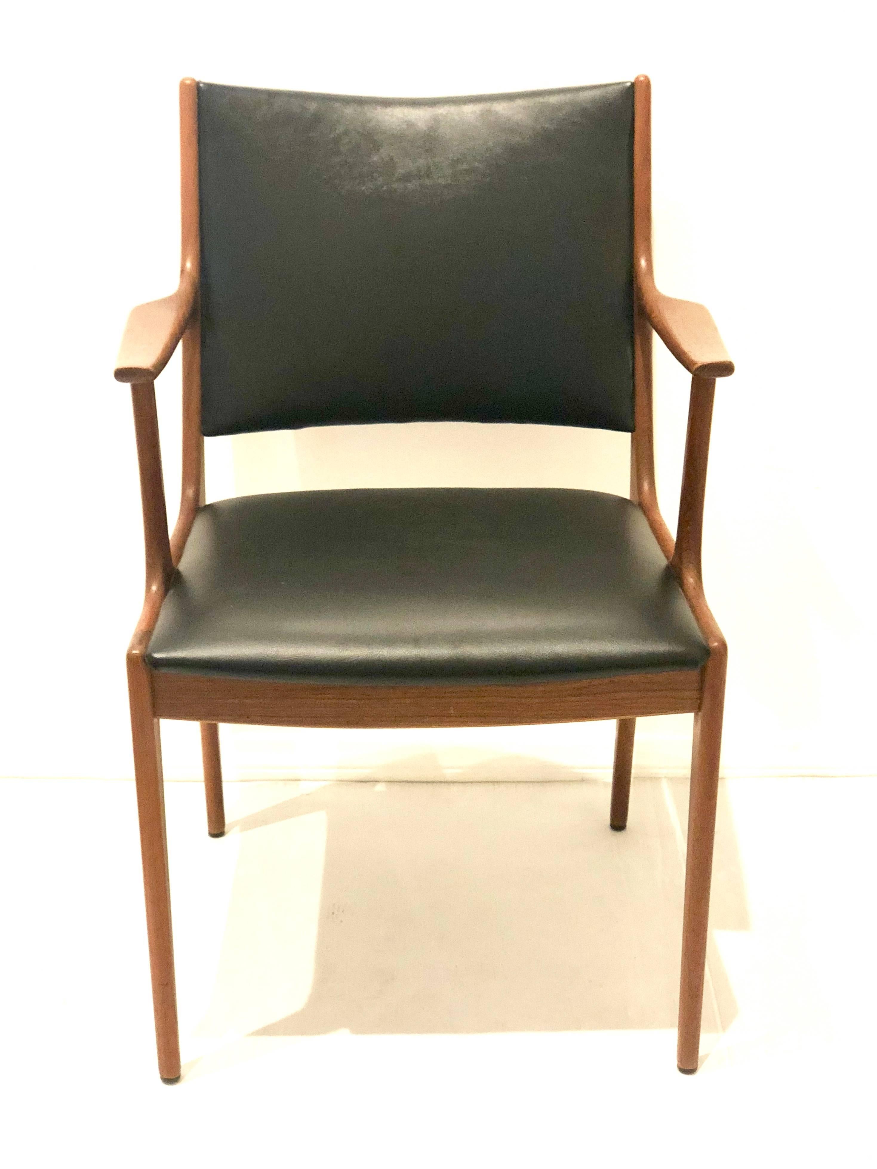Armchair in Teak by Johannes Andersen for Uldum Møbelfabrik In Excellent Condition In San Diego, CA