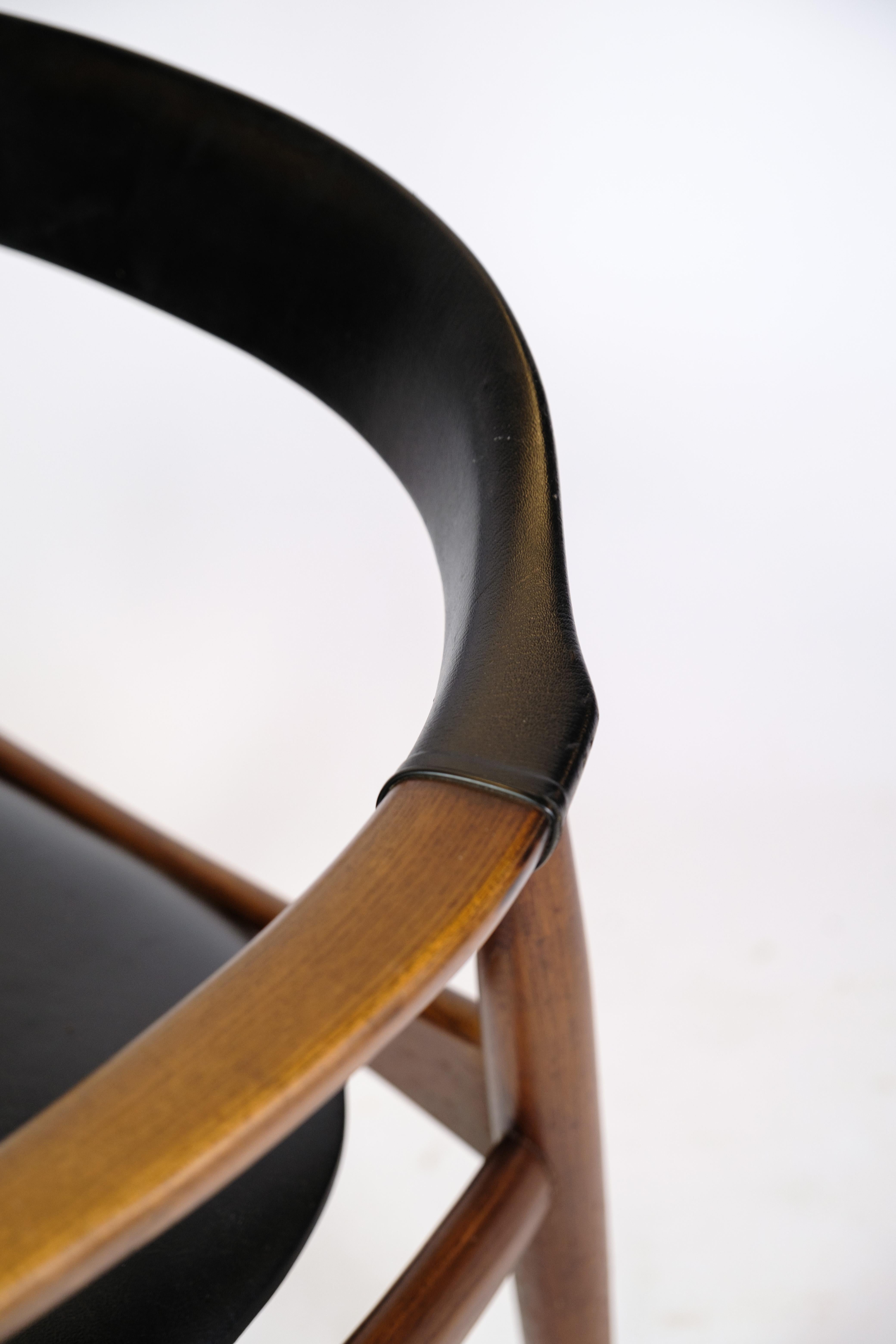 Armchair in Teak Wood and Black Leather by Illum Wikkelsø & Niels Eilersen 1960 For Sale 4