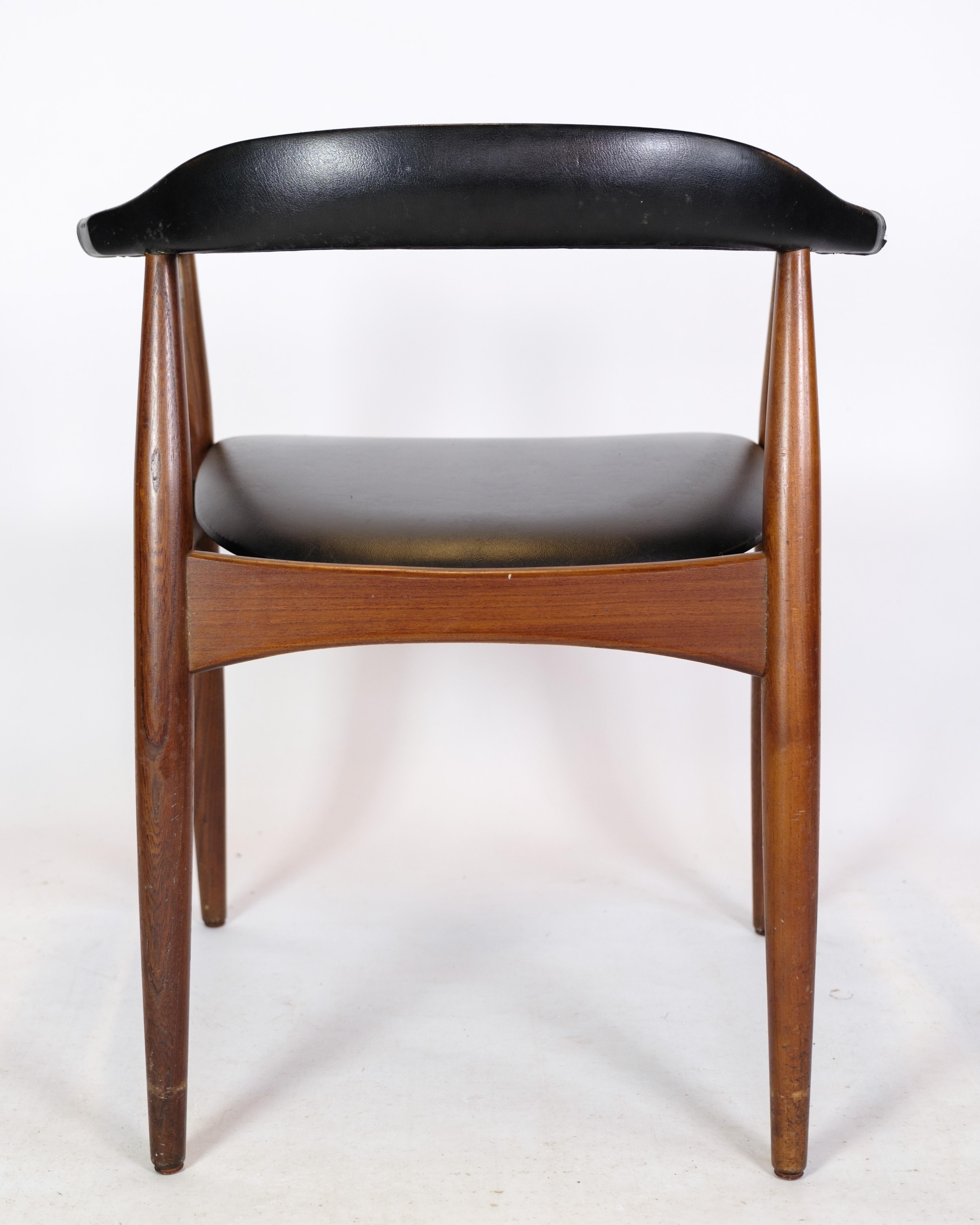Mid-20th Century Armchair in Teak Wood and Black Leather by Illum Wikkelsø & Niels Eilersen 1960 For Sale