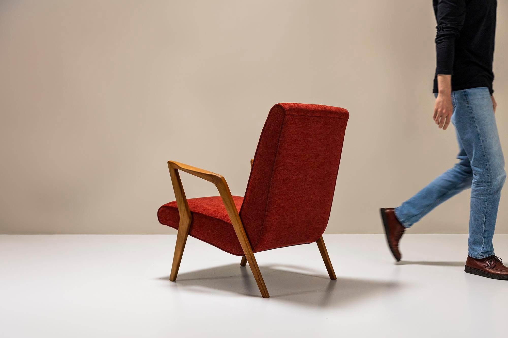 Mid-Century Modern Armchair In Walnut And Burgundy Upholstery, Italy 1960's For Sale