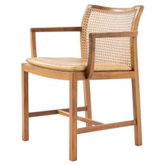 Fauteuil en noyer de Ditte & Adrian Heath.