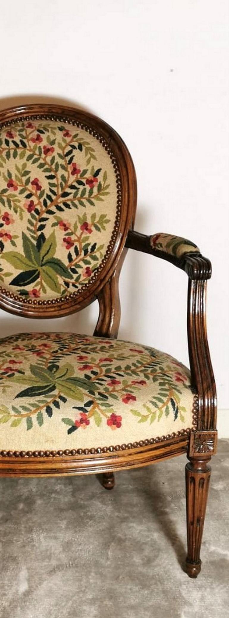 19th Century Walnut Armchair  with Needlepoint Upholstery France In Good Condition In Prato, Tuscany