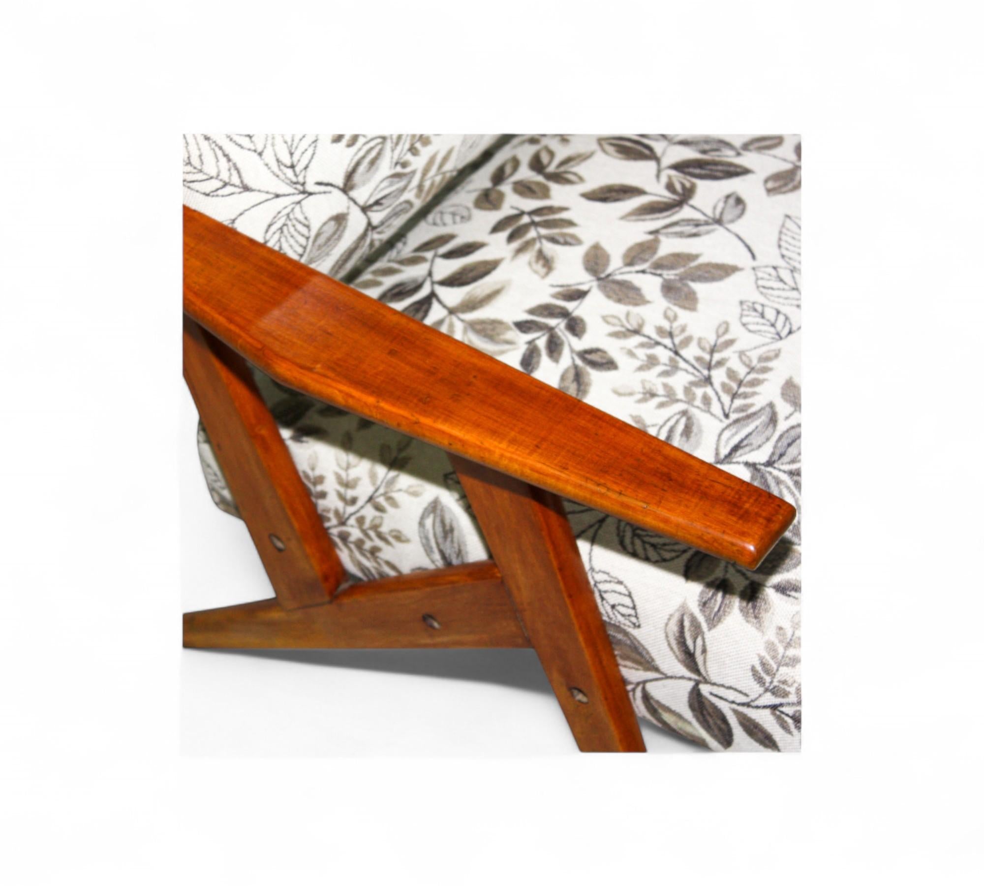 Sessel aus Holz und geblümten Stoffen von Jose Zanine Caldas, um 1950 im Angebot 2