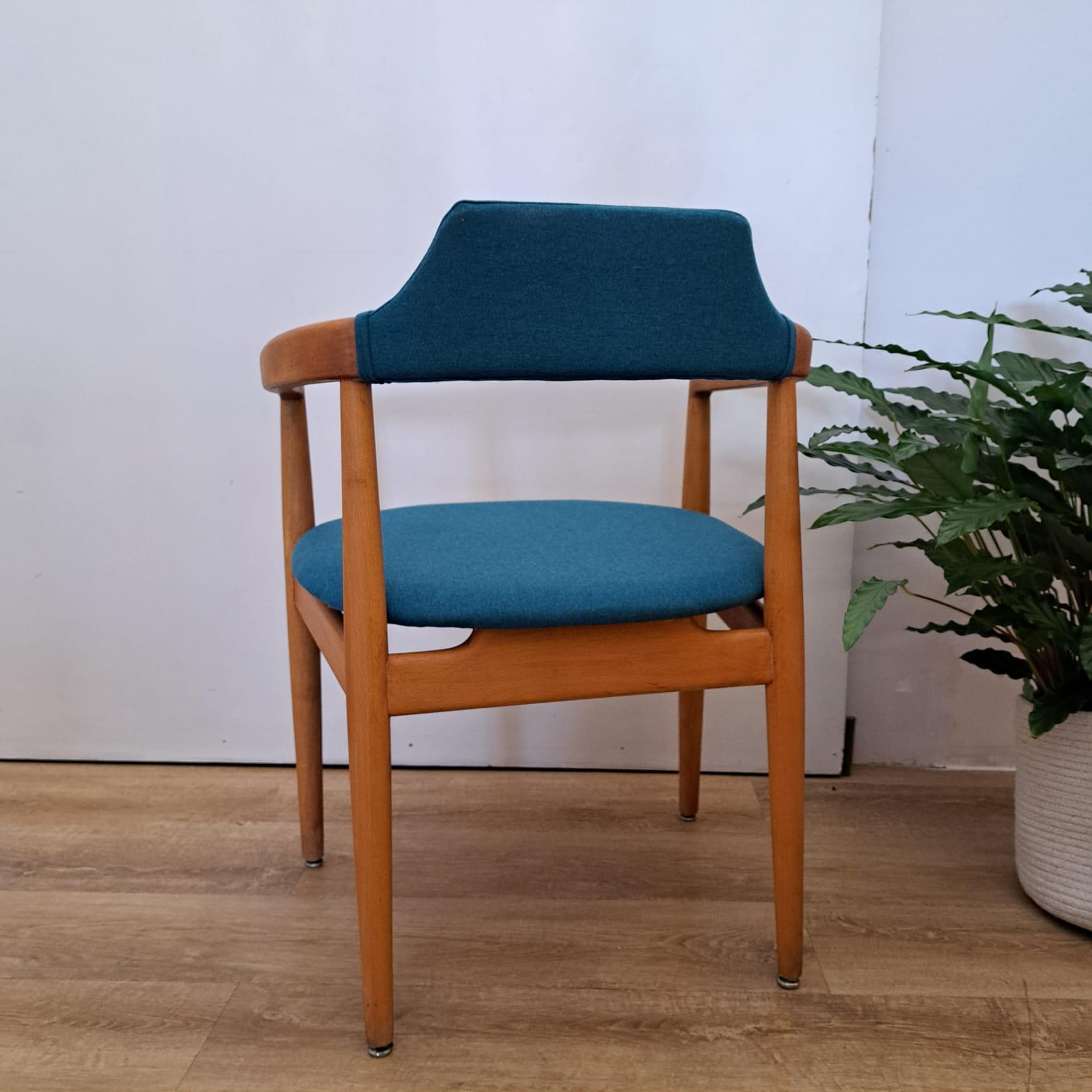 Poltrona in tessuto di lana, Danimarca, 1960

Informazioni aggiuntive:
Paese di produzione - Danimarca
Periodo di progettazione - 1960
Periodo di produzione - 1960
Stile - Midcentury / design danese
Materiale - Legno e tessuto di lana
Colore -