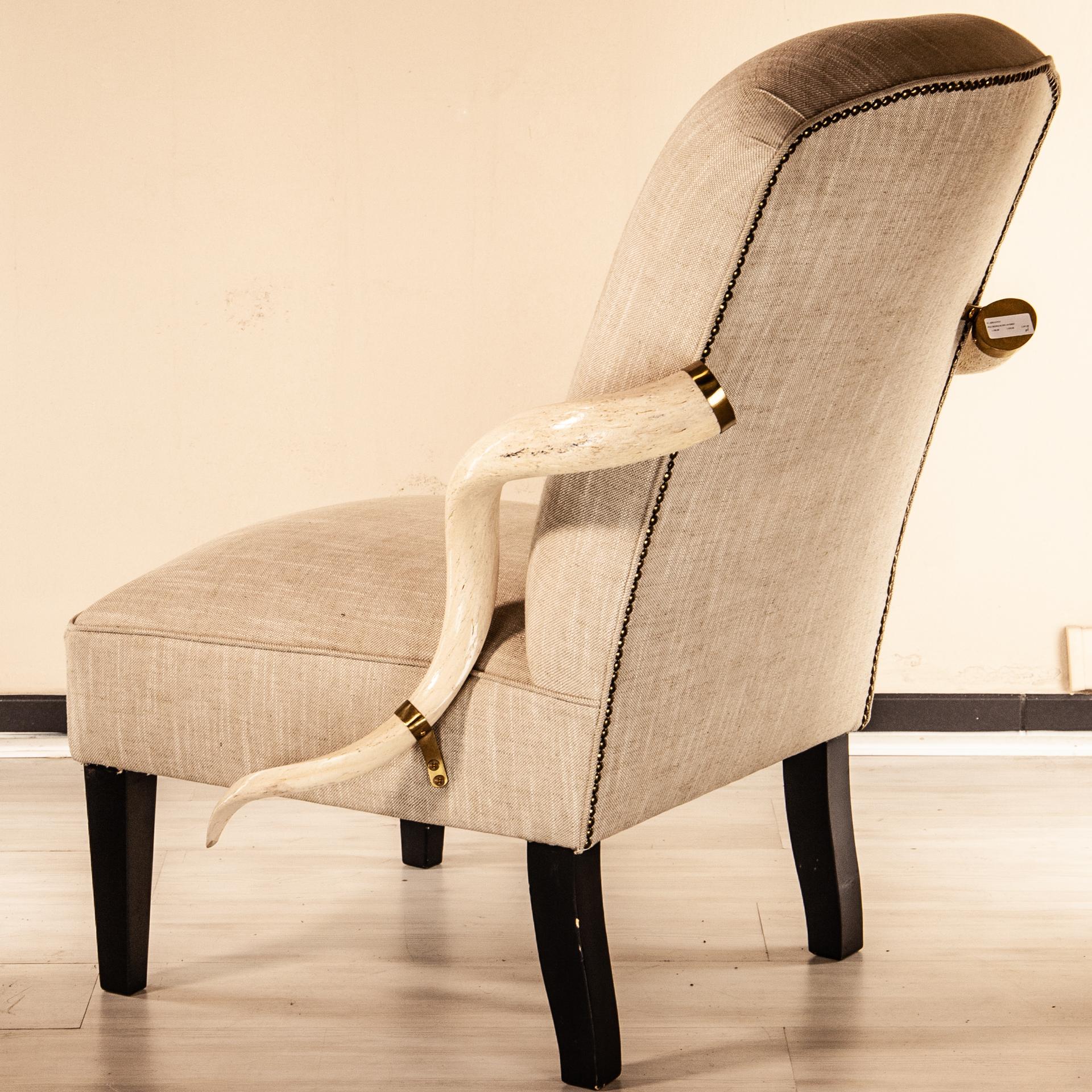 Armchair Kudu, Natural Horn Armrest, Upholstered in Fabric, Solid Brass Details In New Condition For Sale In Scandicci, Florence