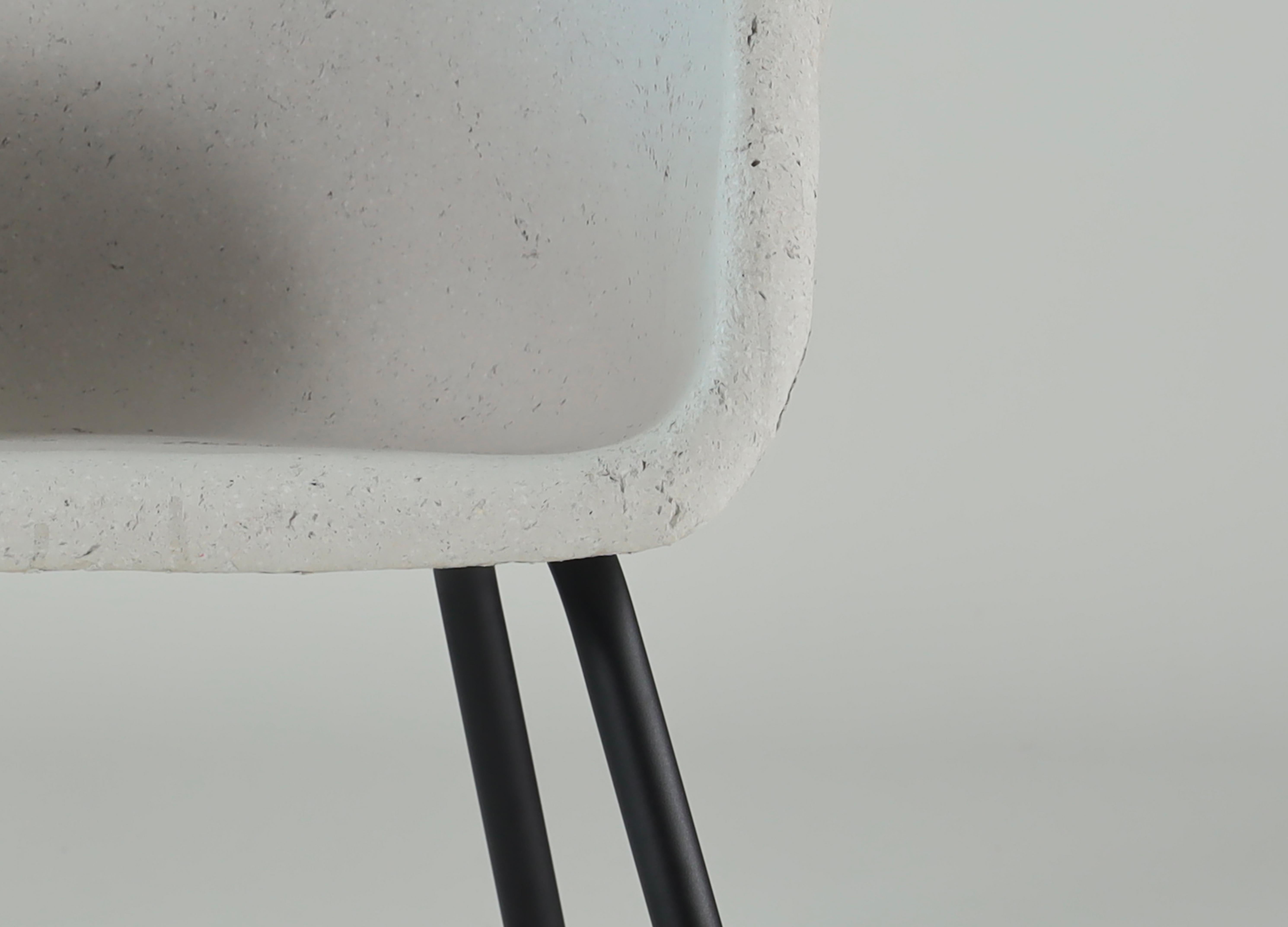 Grand fauteuil gris, Seduta ecologica en carta - fatta a mano en vente 1