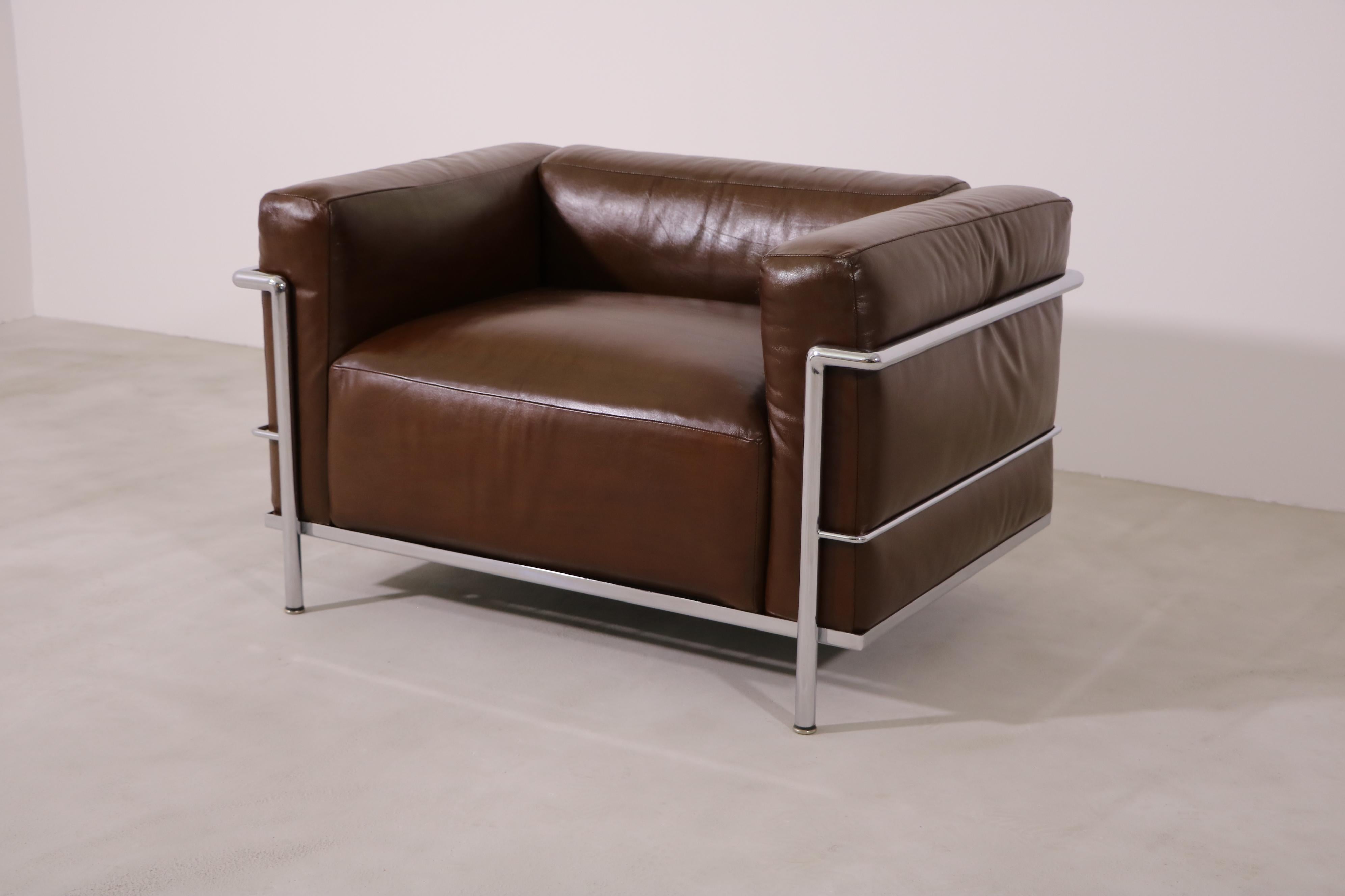 The armchair is an early production from 1970 in a brown leather with a great patina. 
Small serial number-1068, rubber straps and the old Cassina logo.
The price is per chair.