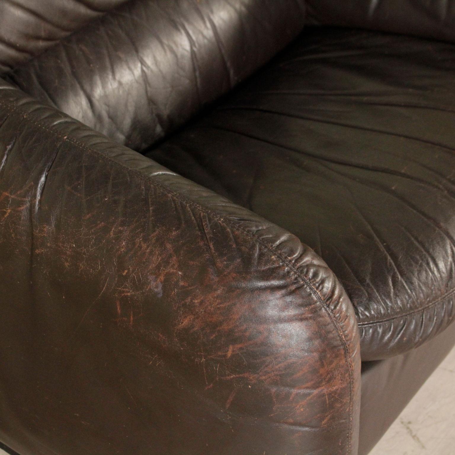 Armchair Leather Upholstery Vintage, Italy, 1960s In Good Condition In Milano, IT
