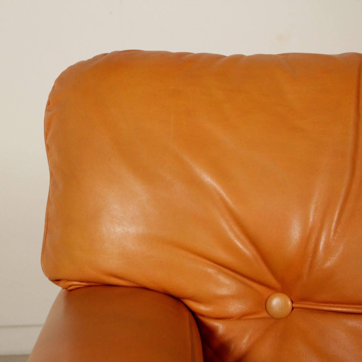 Armchair Lenzi Leather Foam Padding Wood Vintage, Italy, 1960s In Good Condition In Milano, IT