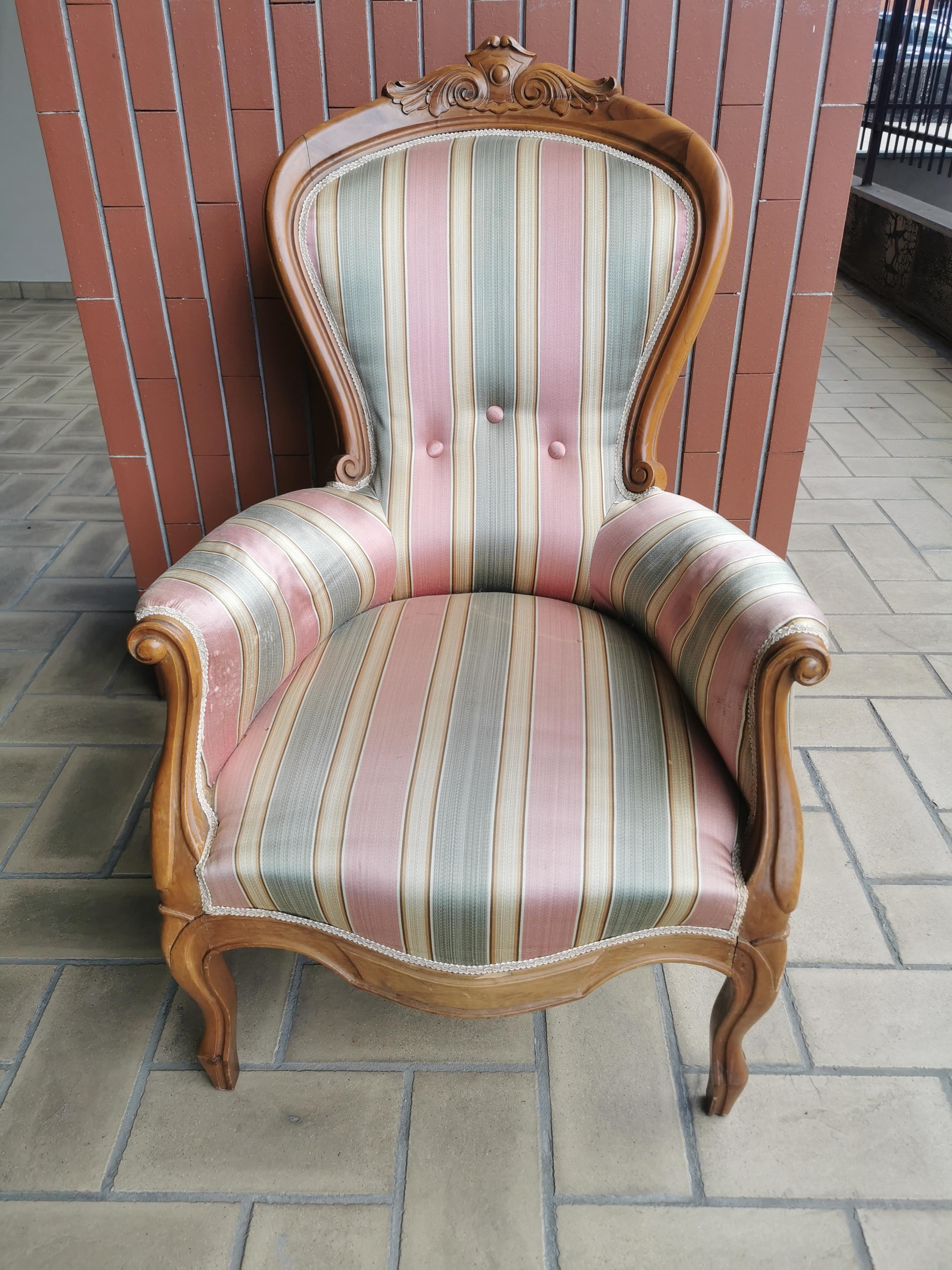 Armchair, lounge chair, walnut, , 19th century Louis Philippe armchair
Very elegant Louis Philippe period armchair from 19th century, circa 1840-1850 France
Covered with silk and structure is walnut
Silk part has some signs of agings on color but
