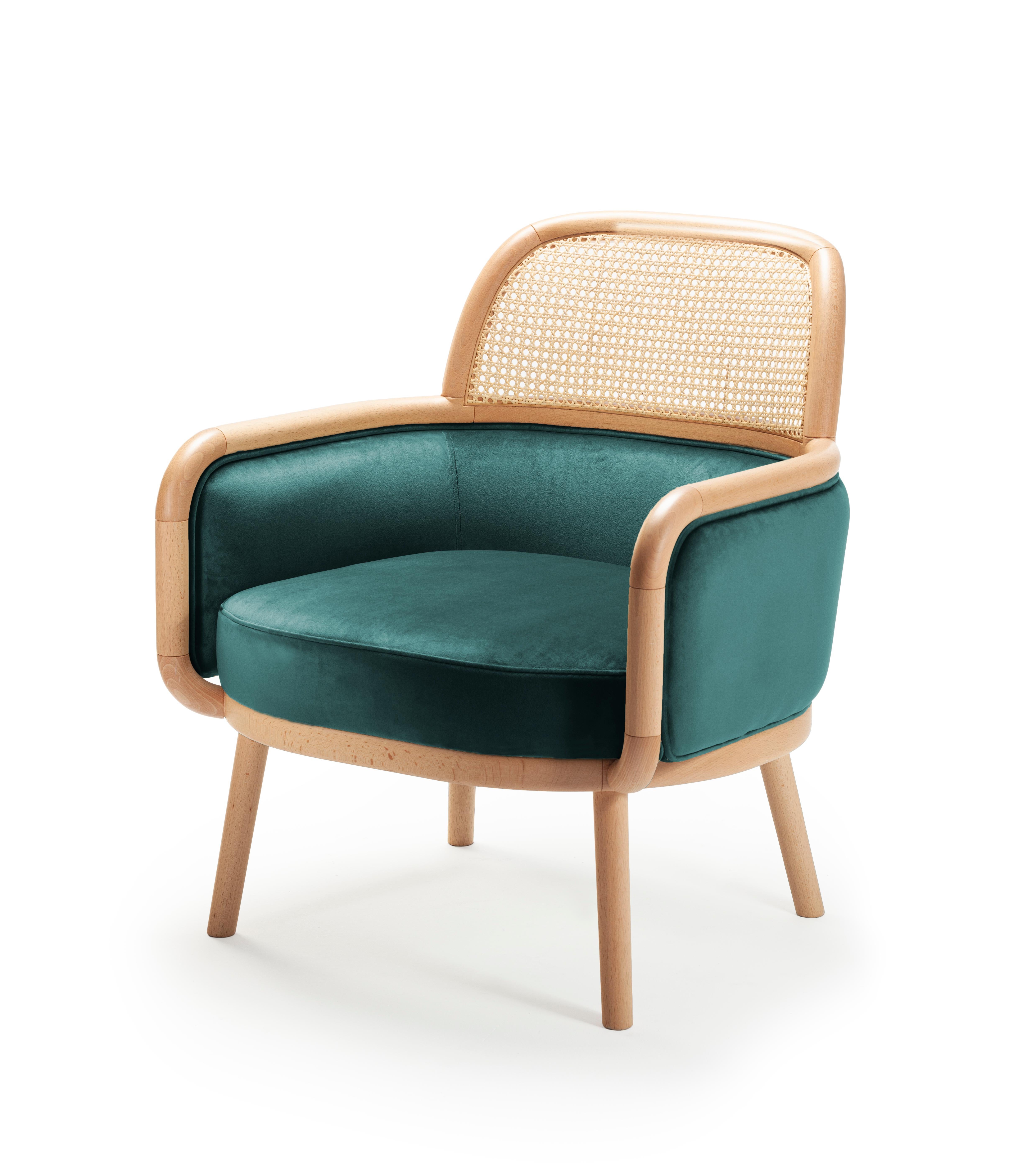 Sillón Luc de terciopelo suave y ratán natural en venta 11