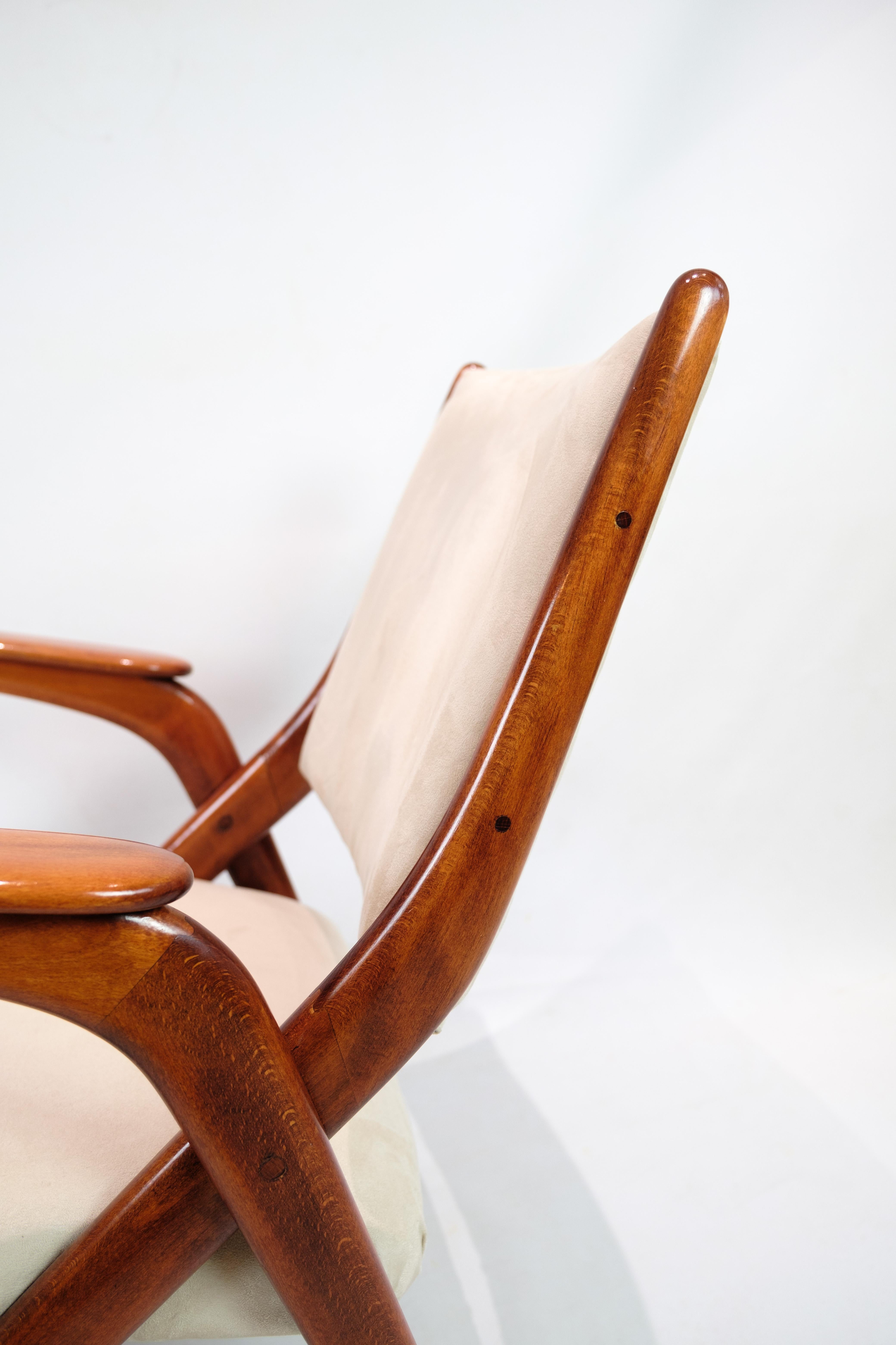 Metà XX secolo Poltrona in Wood Wood lucidato di Arne Hovmand-Olsen degli anni '60 in vendita