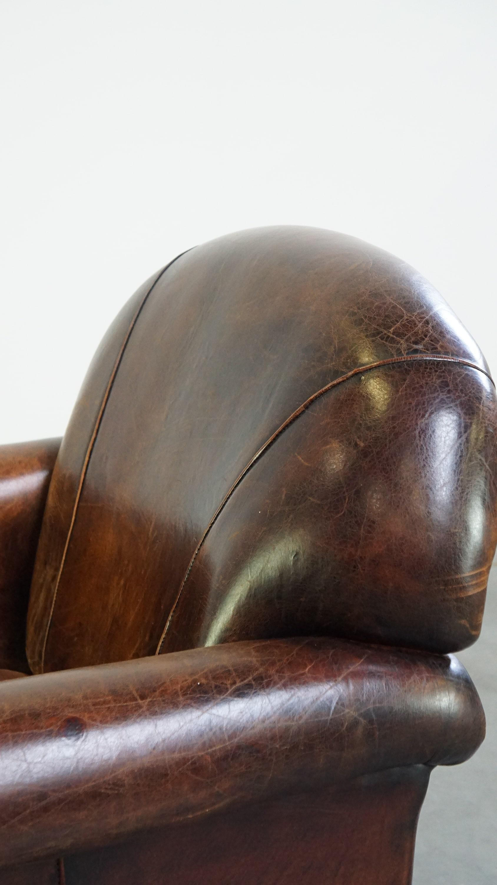 Fauteuil en cuir de mouton avec une magnifique patine et un bon confort d'assise. en vente 3