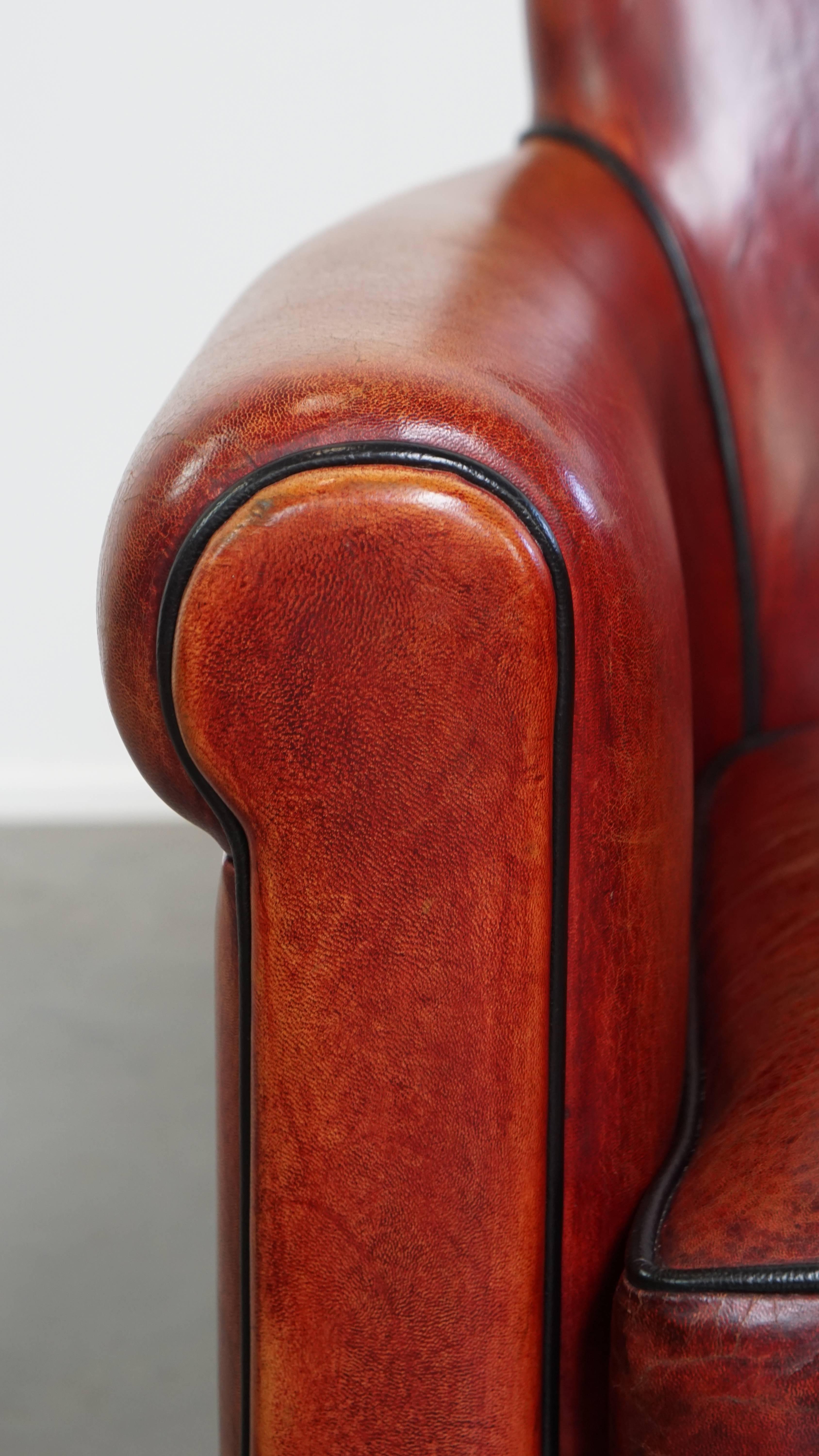 Sillón de piel de oveja en un exclusivo color rojo/marrón en venta 3