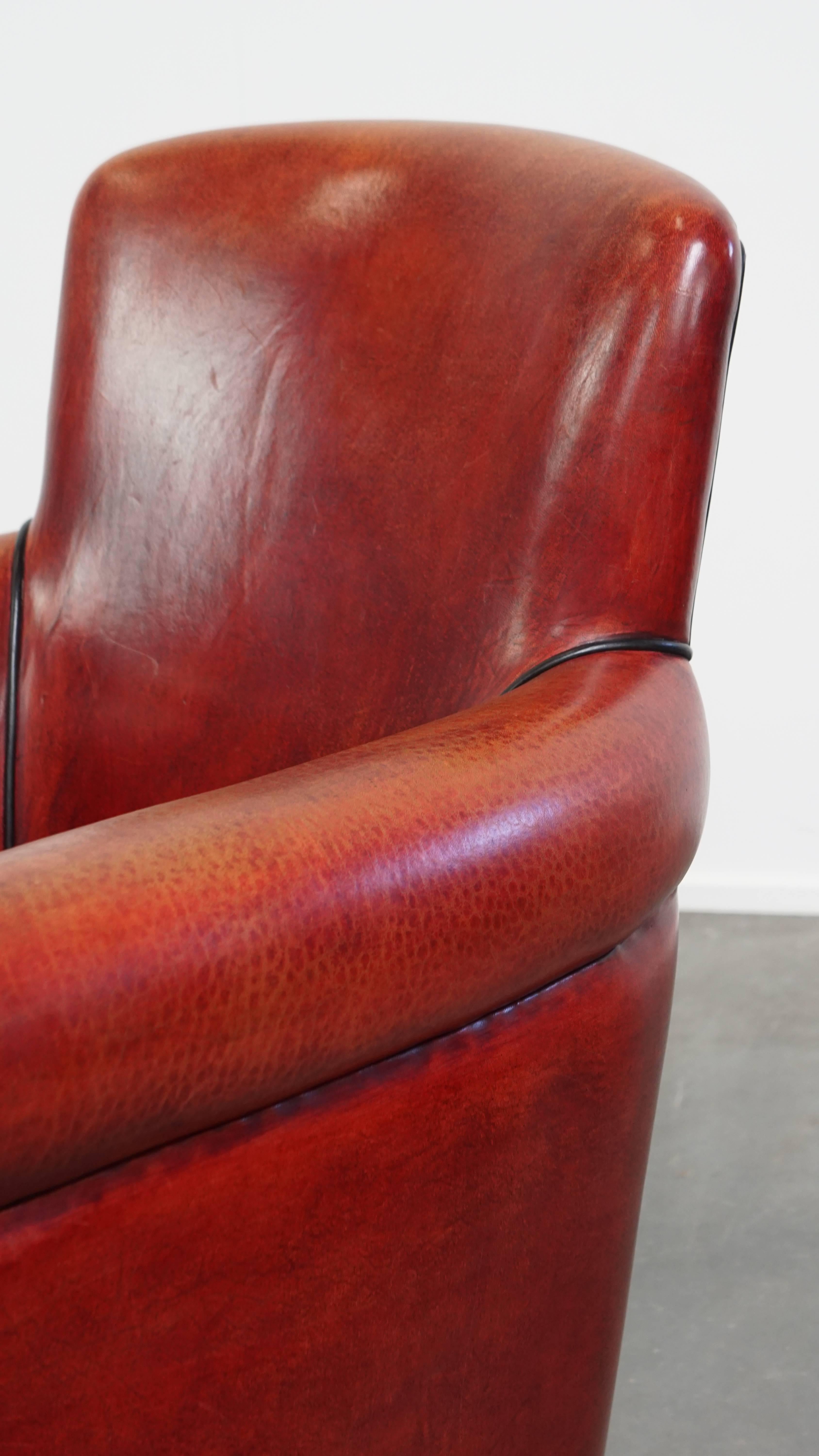 Sillón de piel de oveja en un exclusivo color rojo/marrón en venta 6