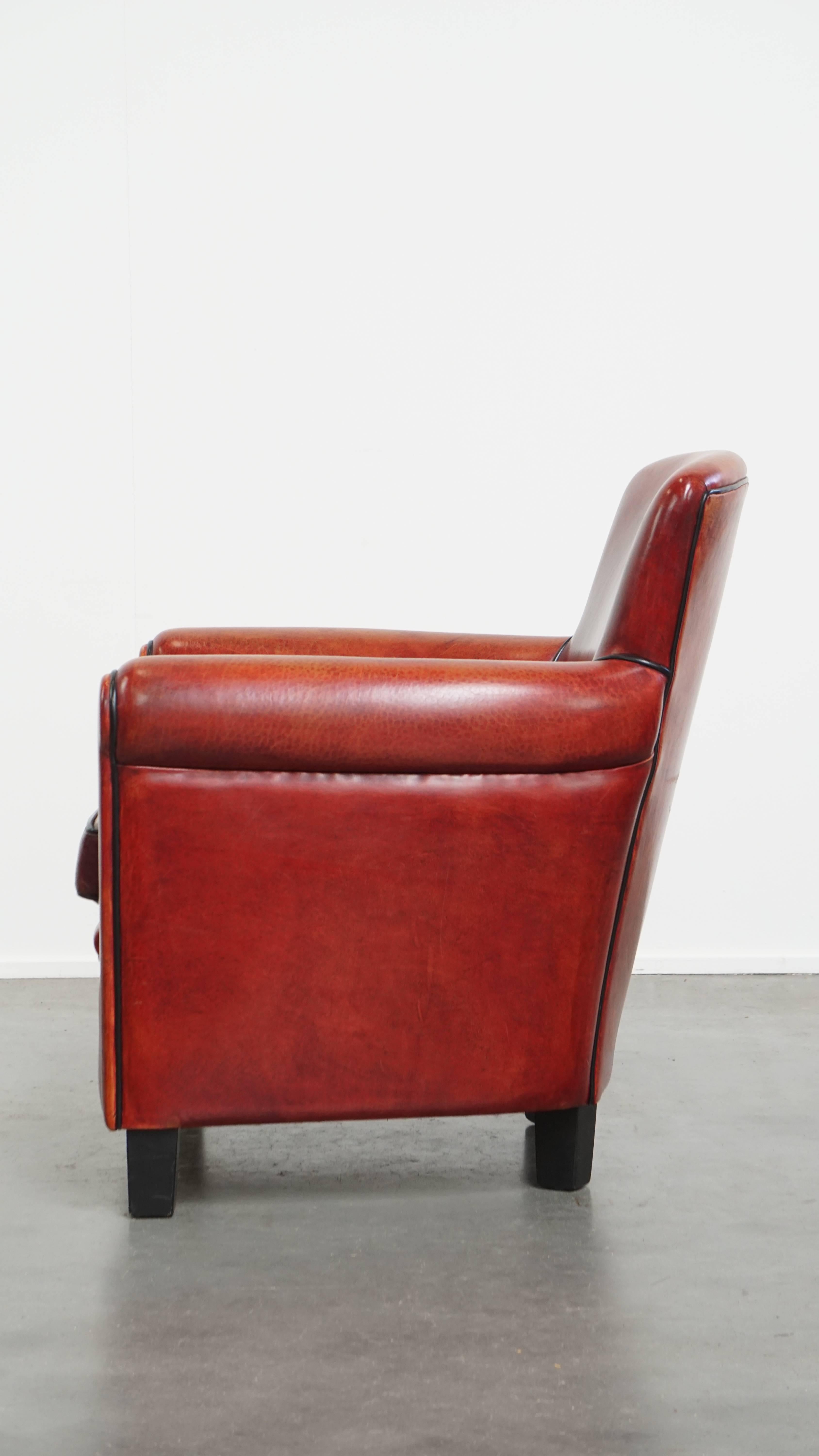 Sillón de piel de oveja en un exclusivo color rojo/marrón en Bueno estado para la venta en Harderwijk, NL