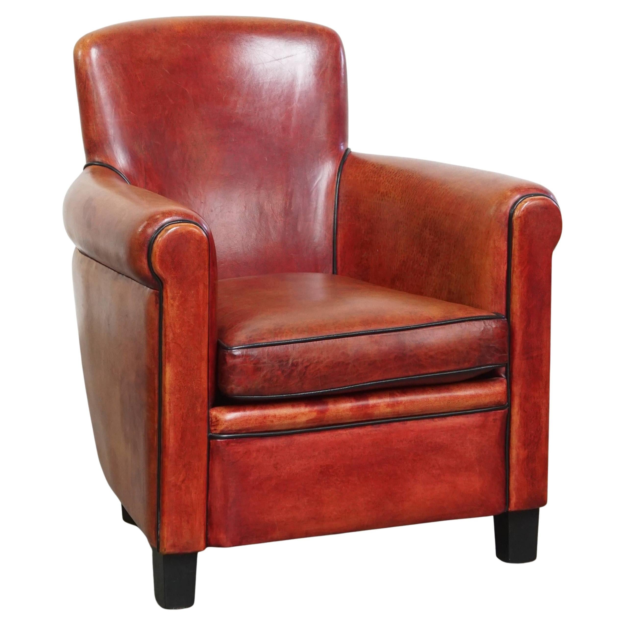 Sillón de piel de oveja en un exclusivo color rojo/marrón en venta