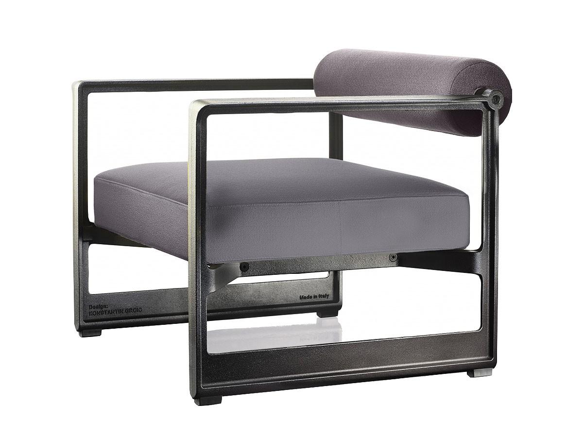 Producto: Sillón
Model/Marca: Magis Brut
Diseñador: Konstantin Grcic
Tipo de producto Sillón

Descripción:
El Sillón Magis Brut, diseñado por Konstantin Grcic, es un asiento minimalista y sofisticado, de líneas limpias y construcción robusta. Con un