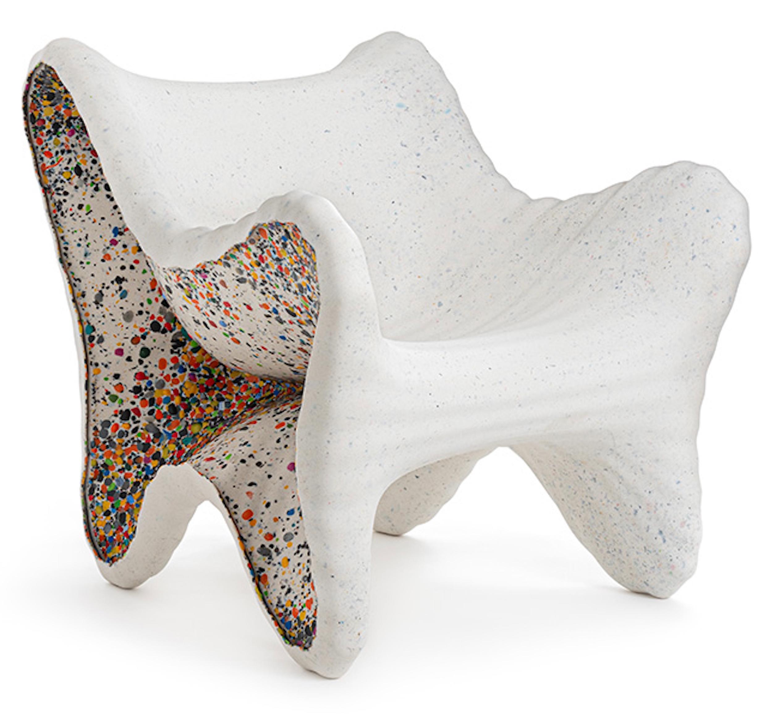 Brand: Magis
Model: In-Side
Designer: Thomas Heatherwick
Tipo di prodotto: Poltrona

Descrizione:
Poltrona.
Materiale: polietilene contenente materiale riciclato post-consumo. Fiches laterali in polietilene riciclato post-industriale multicolore.