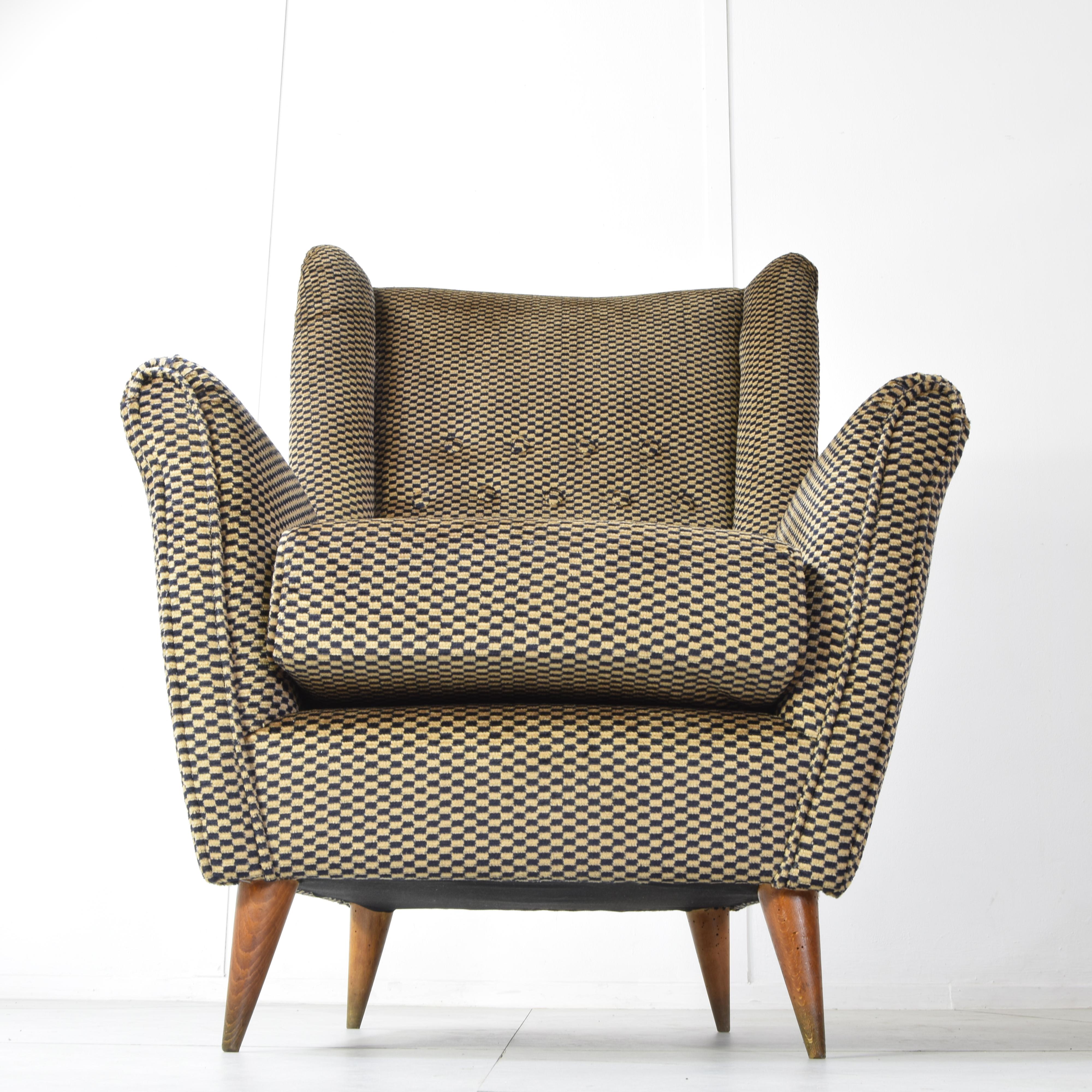 Armchair manufactured by ISA attributed to Gio Ponti 1950s. in vendita 5