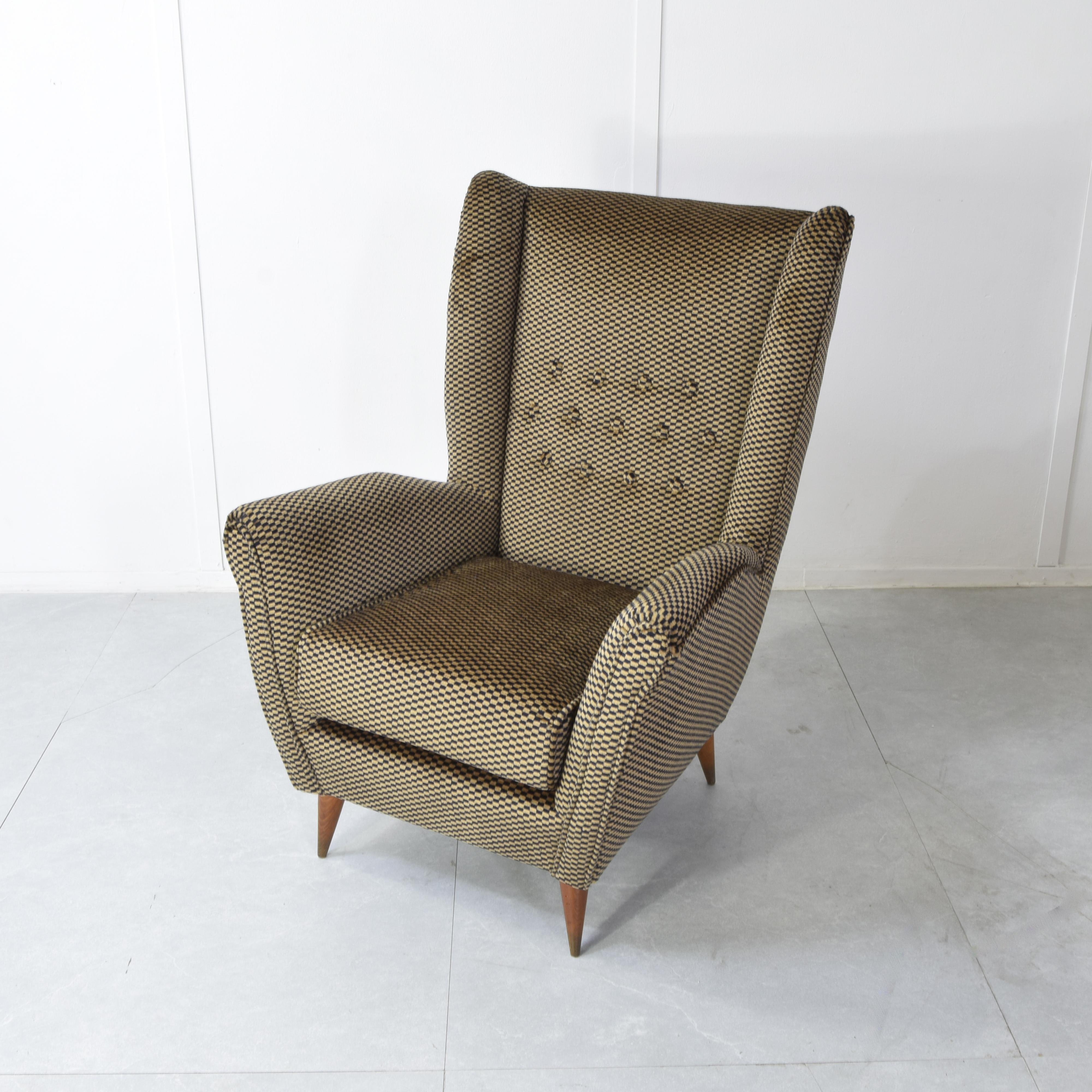 Mid-Century moderno Armchair manufactured by ISA attributed to Gio Ponti 1950s. in vendita