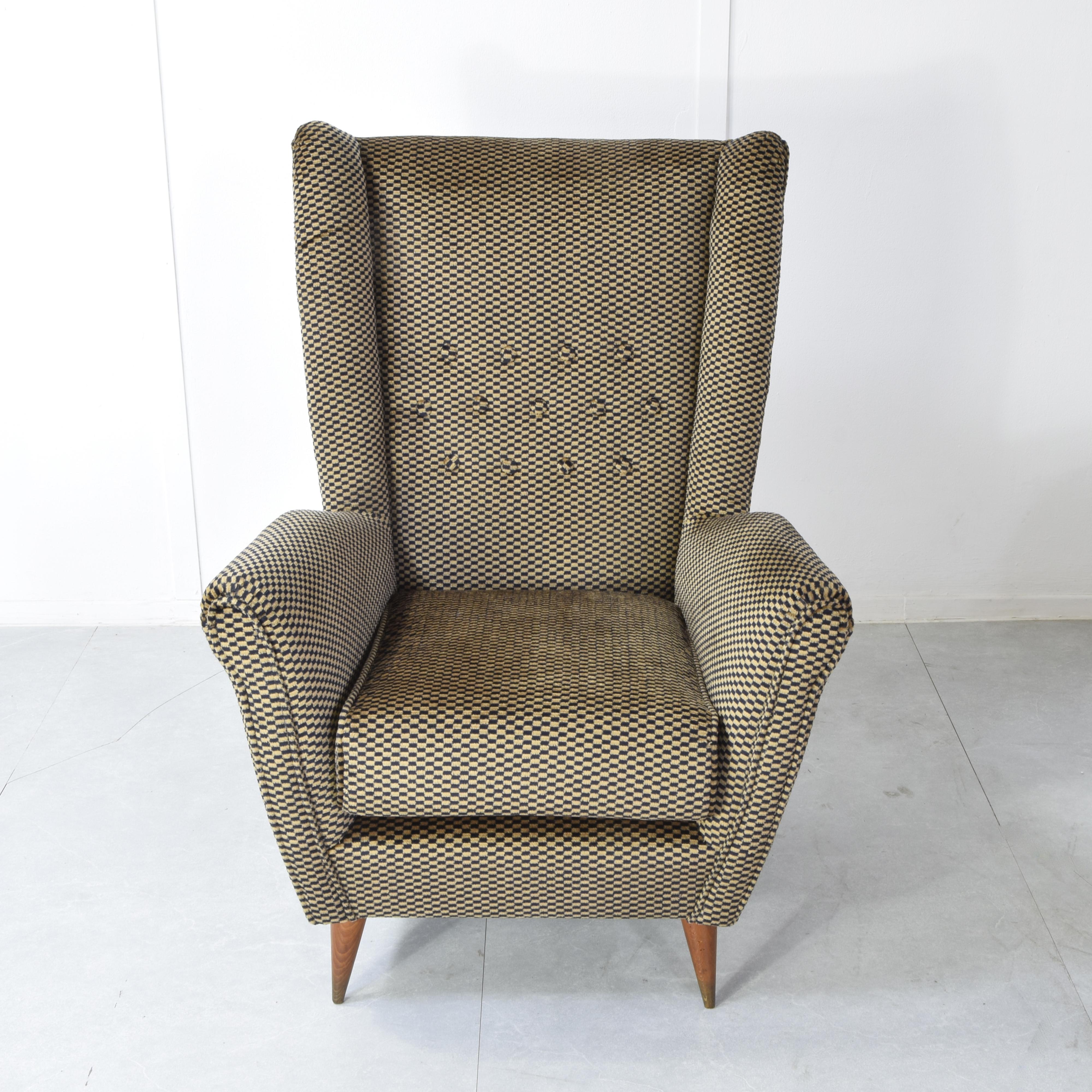 Italian Armchair manufactured by ISA attributed to Gio Ponti 1950s. in vendita