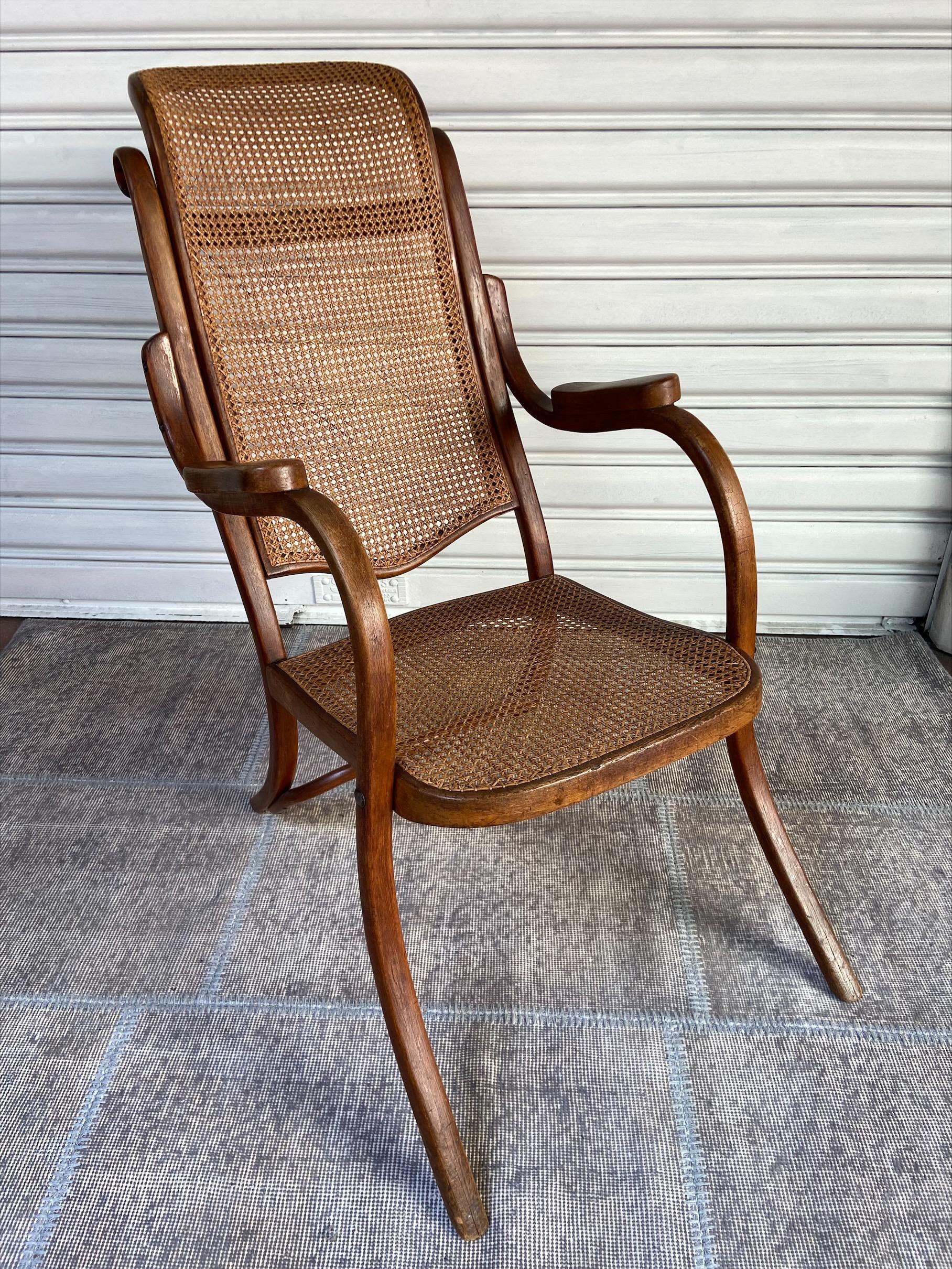 Armchair - Michael Thonet 
Wood and rattan 
Circa 1865
Very good condition 
H99xW54,5xD87cm
1900€.