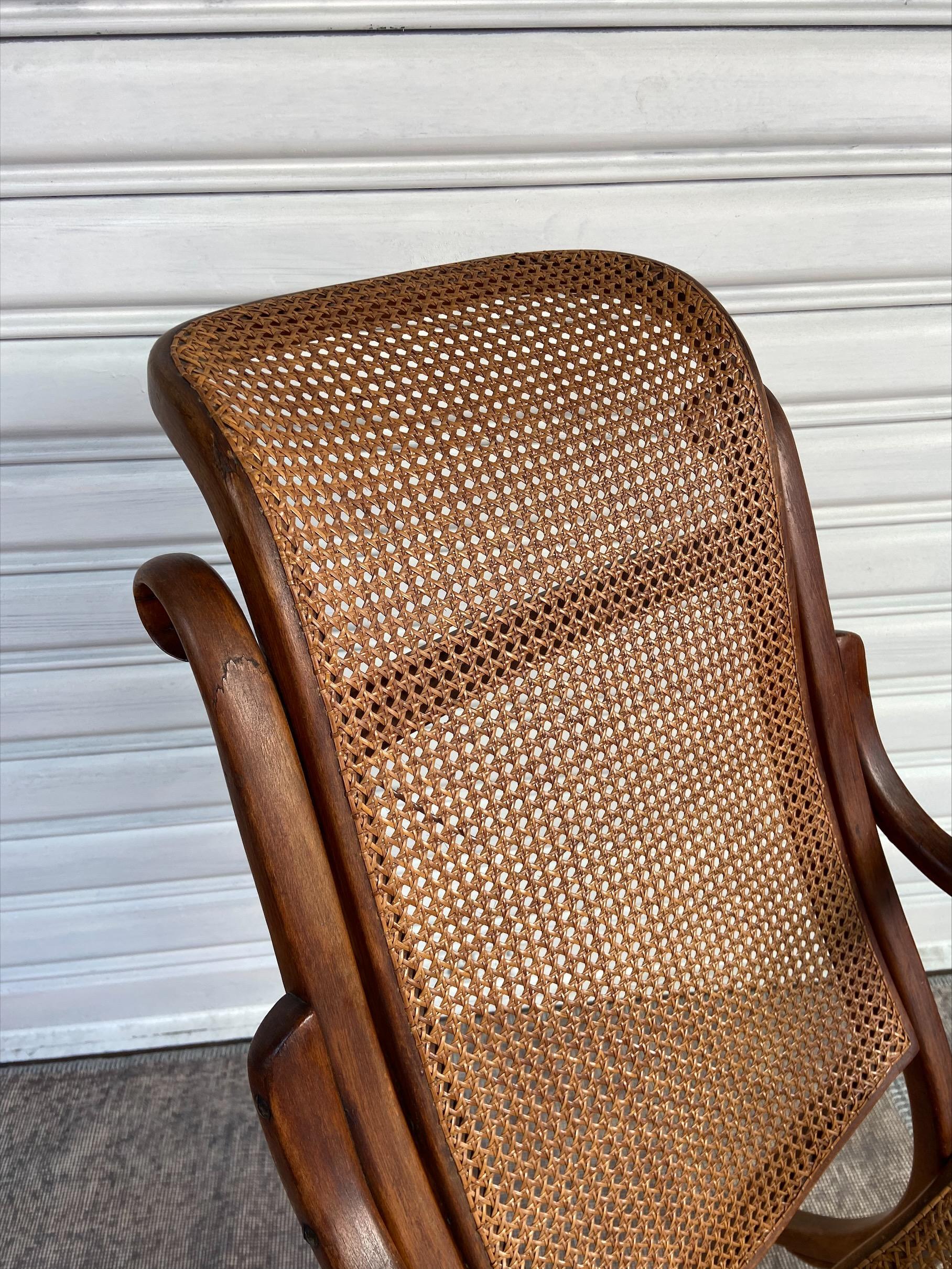 Armchair, Michael Thonet Wood and Rattan, 1865 For Sale 3
