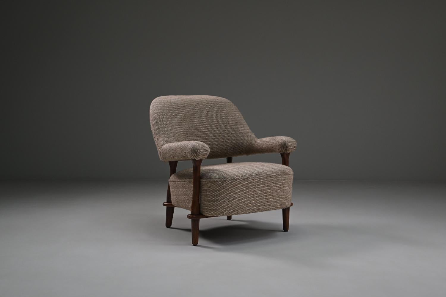 Armchair model 109 by Theo Ruth for Artifort, 1950’s The Netherlands. This rare mid-century piece features a solid wooden frame and a thick woven wool upholstery in a warm natural tone. Its clean lines and timeless design make it a versatile