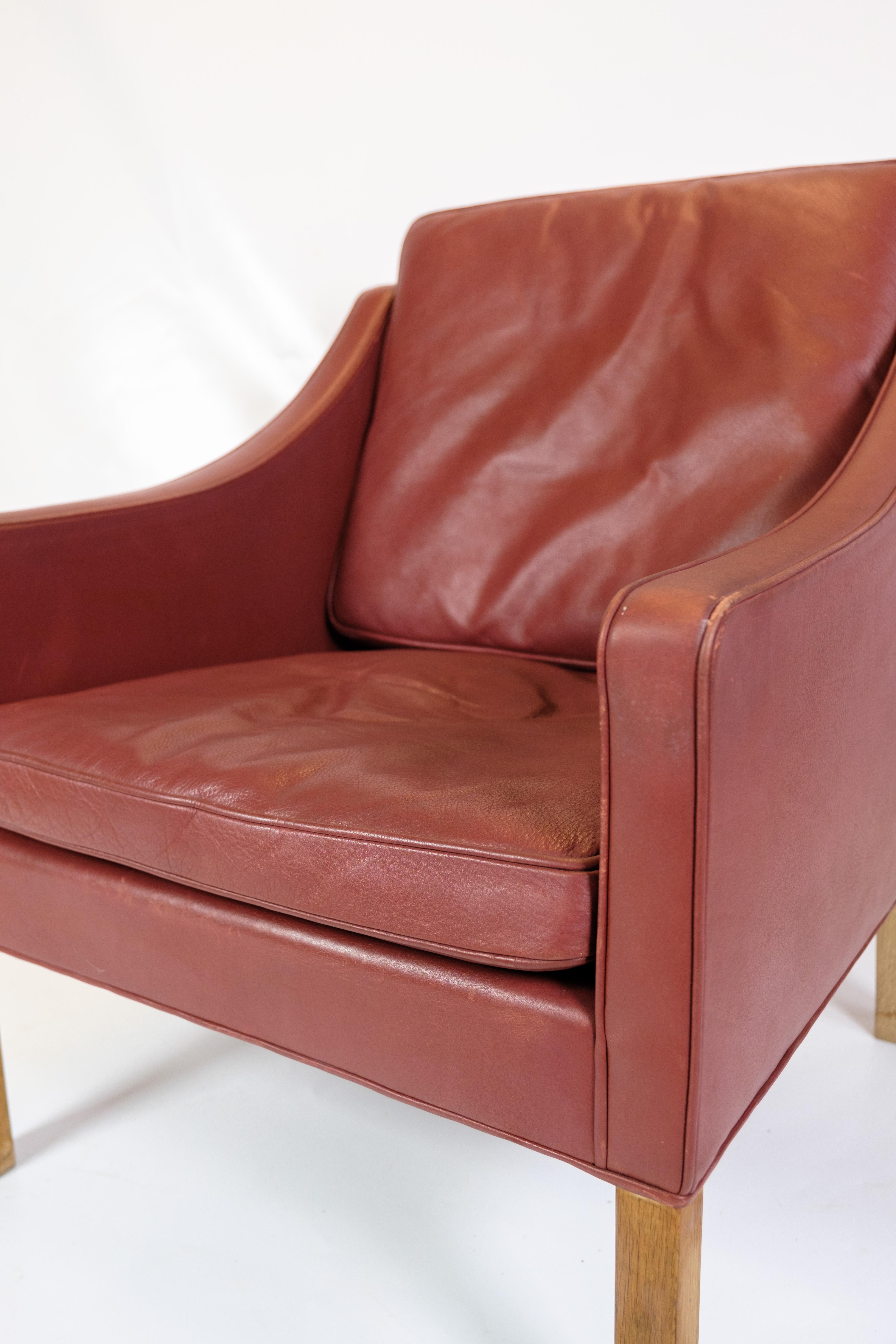 Mid-Century Modern Fauteuil modèle 2207 en cuir rouge et structure en Oak par Børge Mogensen dans les années 1960 en vente