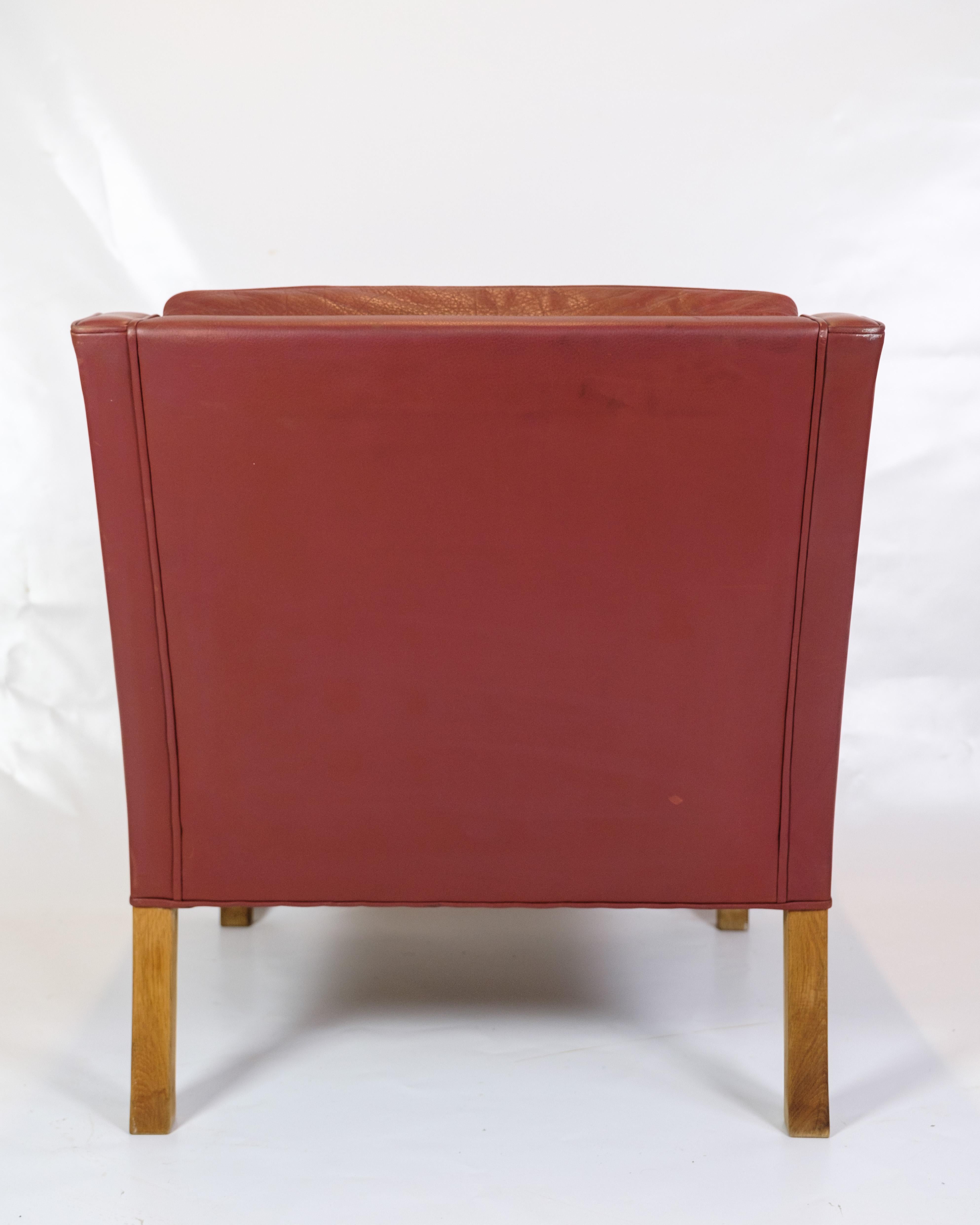 Fauteuil modèle 2207 en cuir rouge et structure en Oak par Børge Mogensen dans les années 1960 Bon état - En vente à Lejre, DK