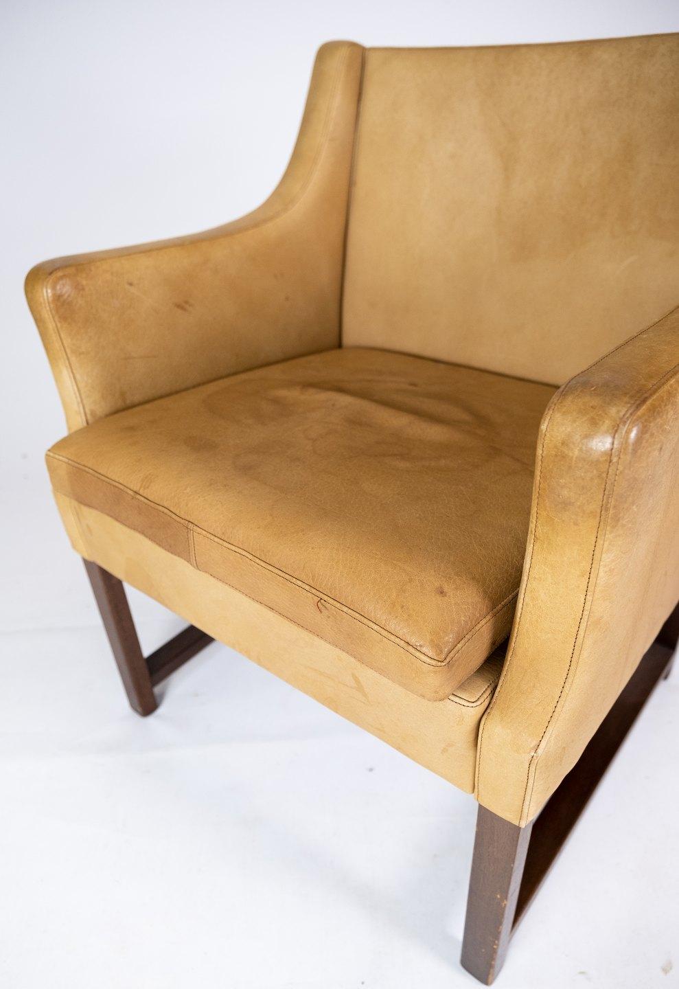 Armchair, model 3246, upholstered with light leather and frame of dark wood designed by Børge Mogensen from the 1960s. The chair is in great vintage condition.
 